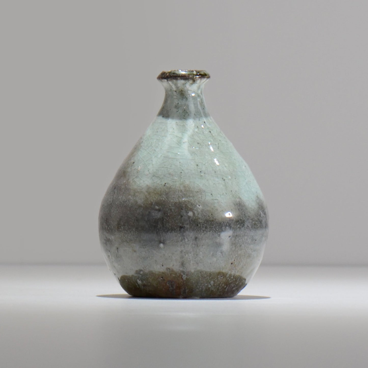 須釜 優子 / 伊賀白炭 一輪挿し / su03_ichi01_s / 約 φ9.7cm / 花瓶