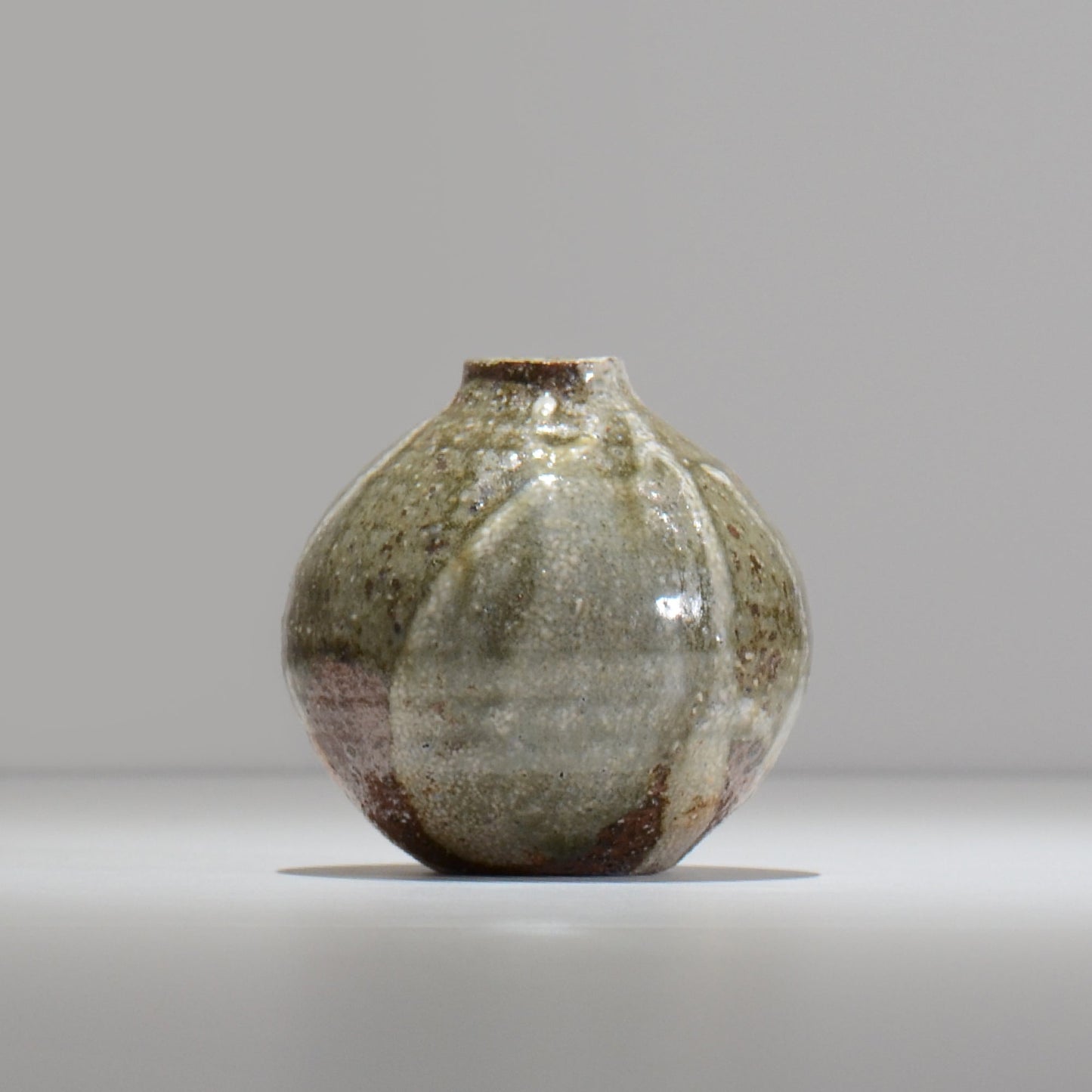 須釜 優子 / 伊賀白がけ 一輪挿し / su03_ichi02_s / 約 φ9.9cm / 花瓶