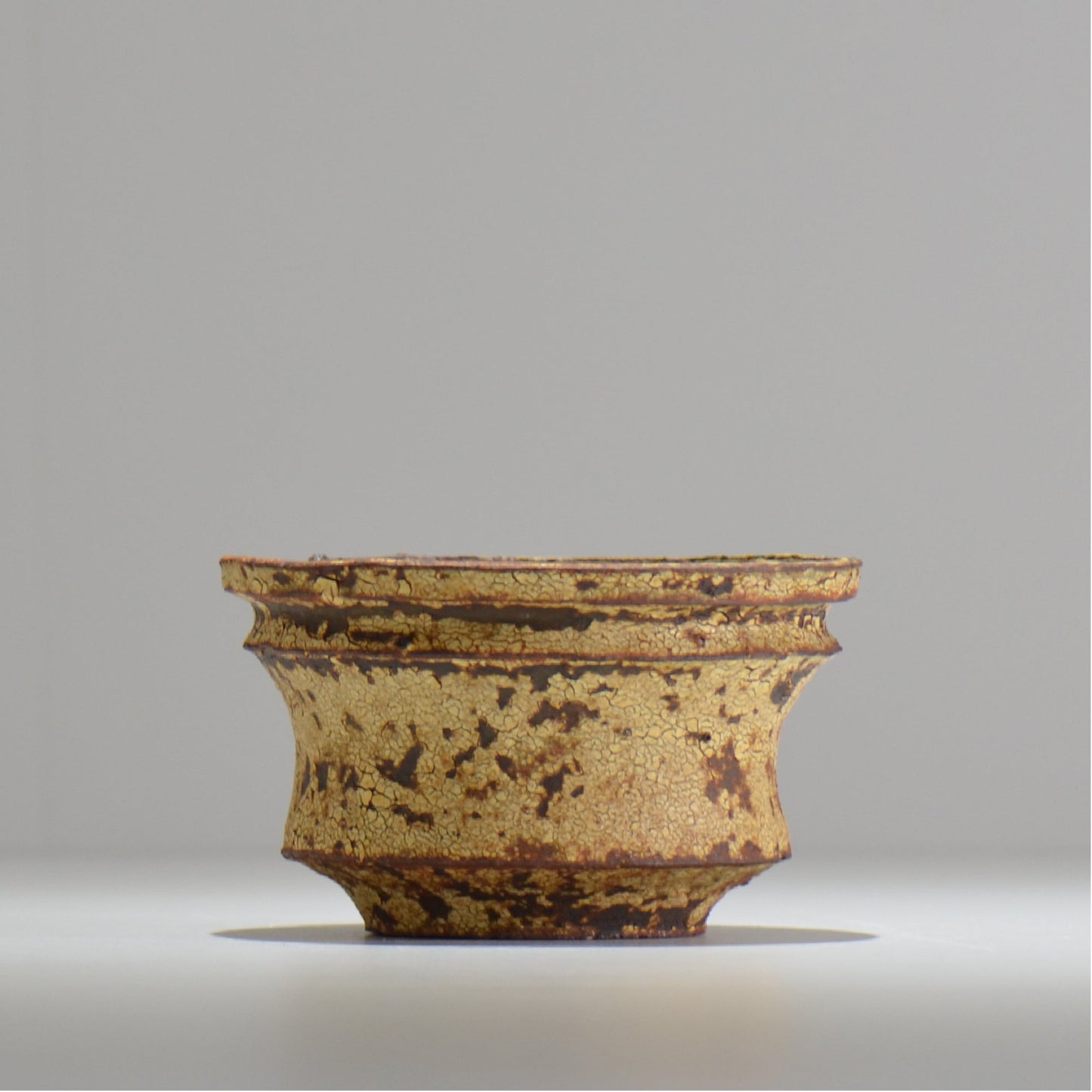山下太 / ASOBO 罅(ひび)/ 17 / 約 φ13cm / 植木鉢