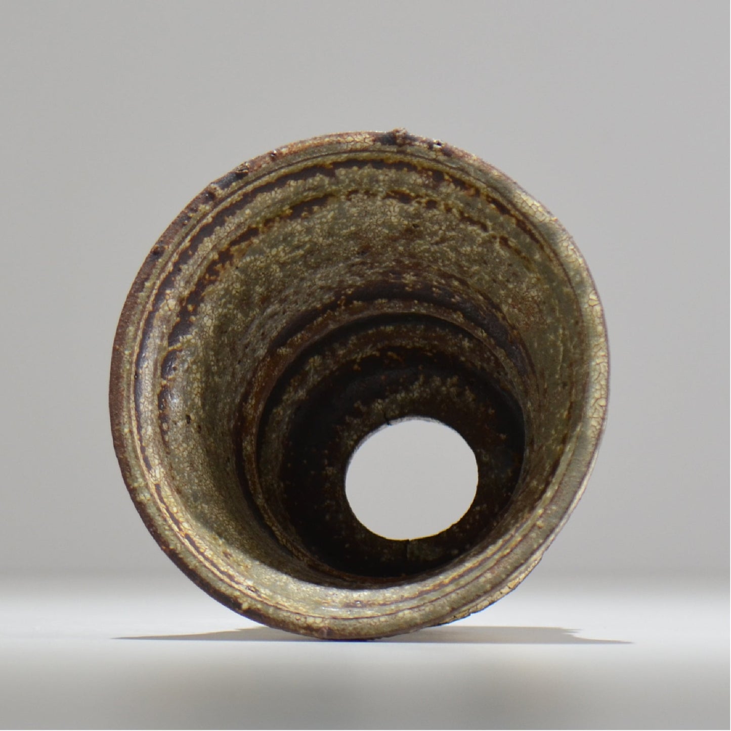 山下太 / ASOBO 罅(ひび)/ 18 / 約 φ15cm / 植木鉢