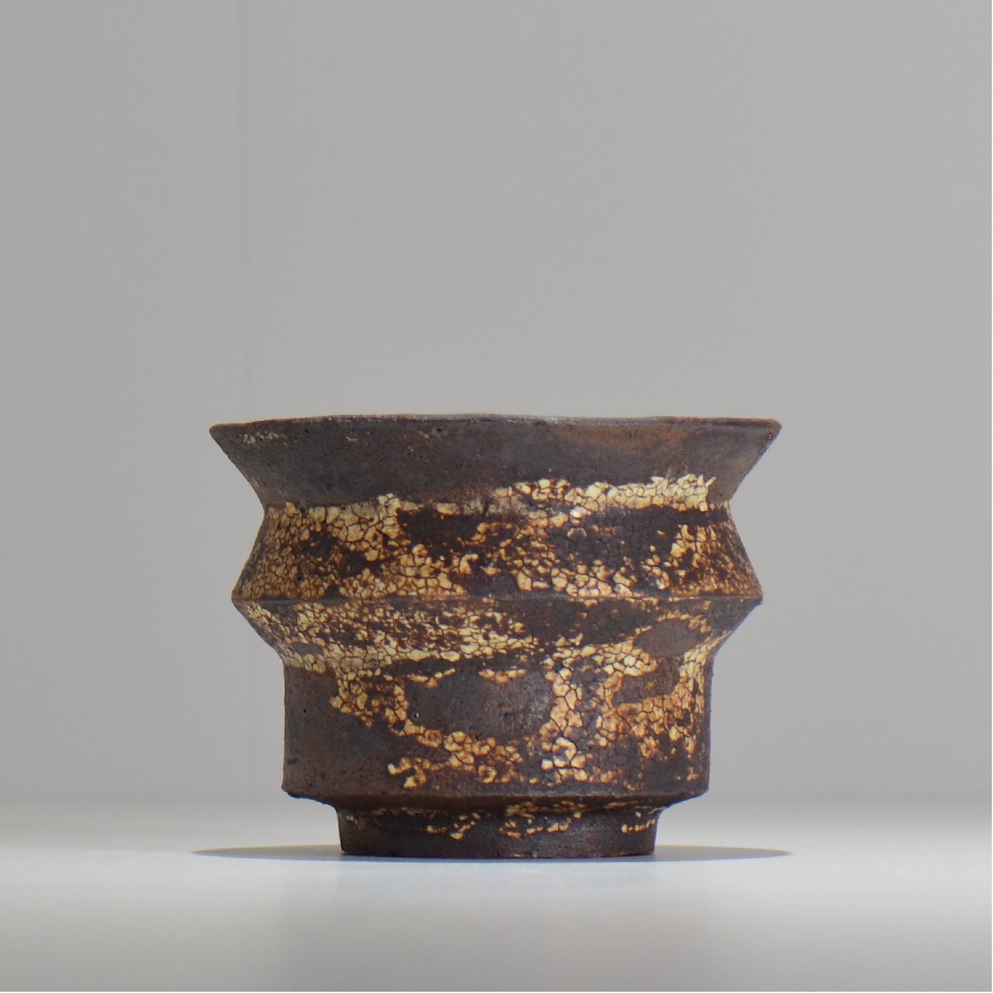山下太 / ASOBO 罅(ひび)/ 22 / 約 φ11.7cm / 植木鉢