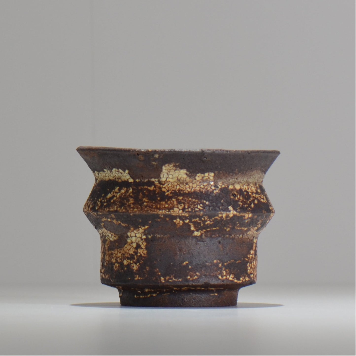 山下太 / ASOBO 罅(ひび)/ 22 / 約 φ11.7cm / 植木鉢
