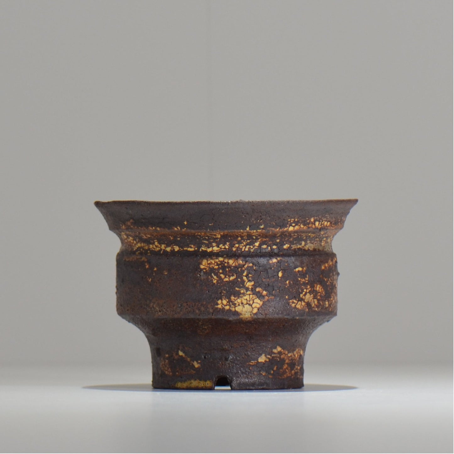 山下太 / ASOBO 罅(ひび)/ 23 / 約 φ12cm / 植木鉢