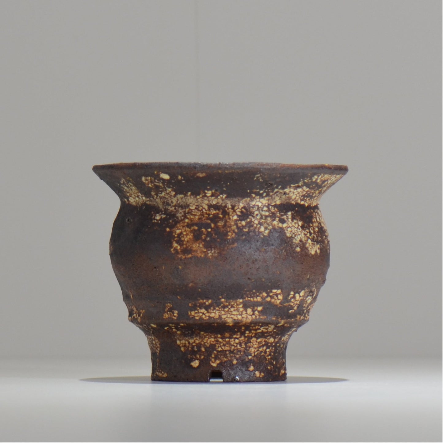 山下太 / ASOBO 罅(ひび)/ 24 / 約 φ12cm / 植木鉢