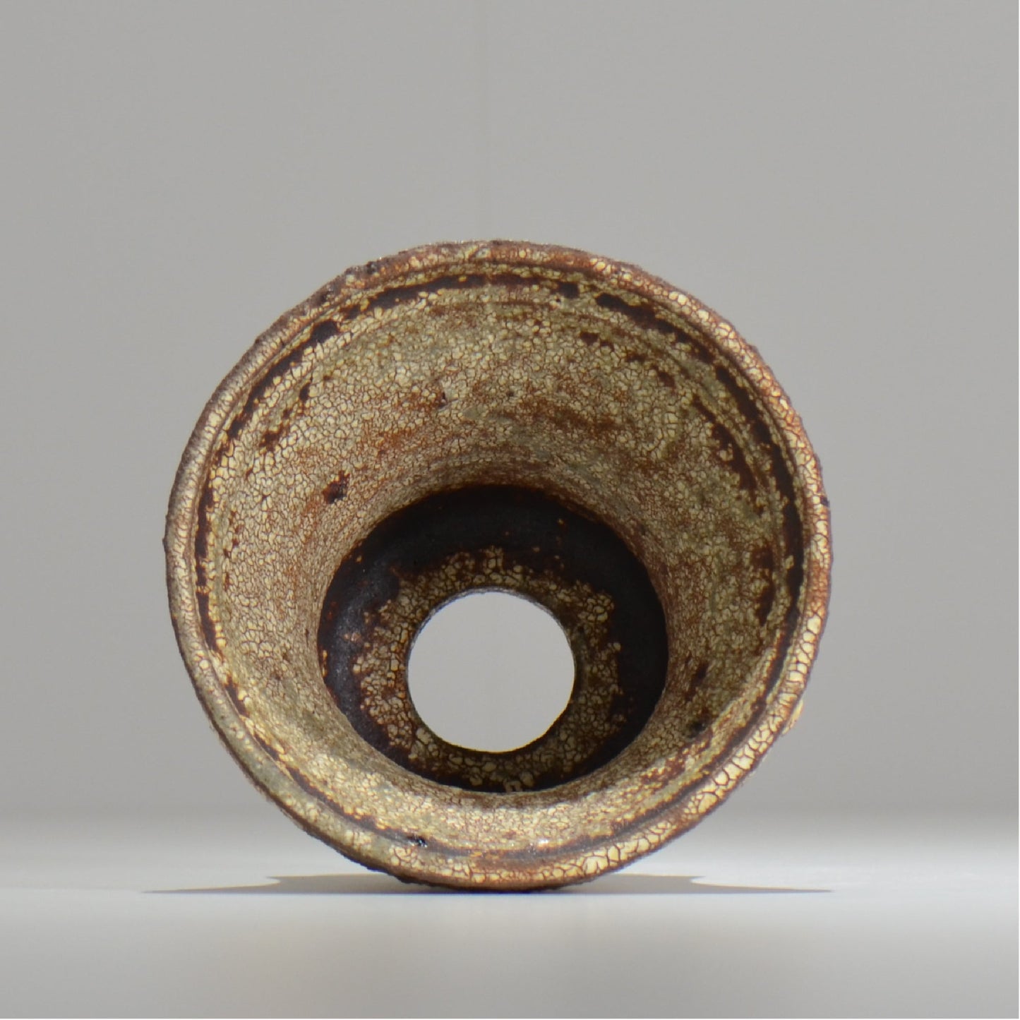 山下太 / ASOBO 罅(ひび)/ 29 / 約 φ13.3cm / 植木鉢