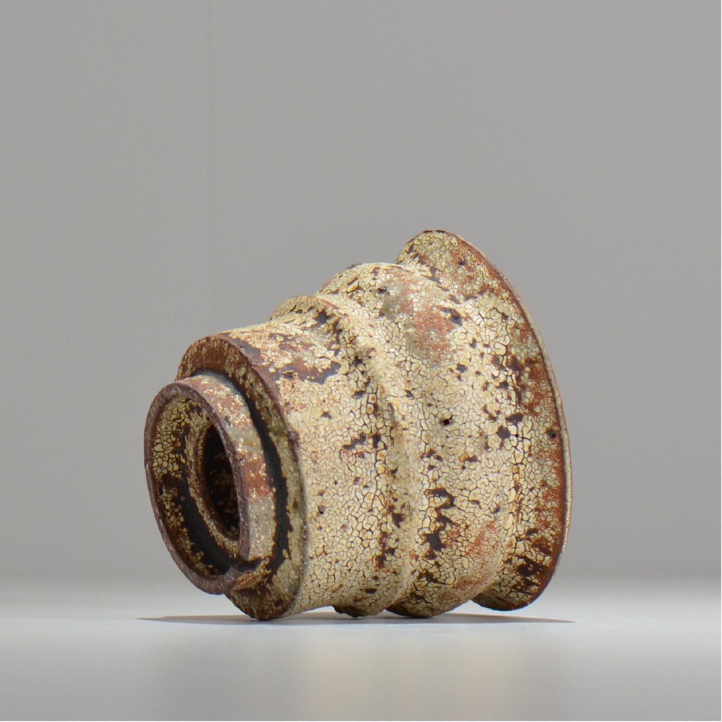 山下太 / ASOBO 罅(ひび)/ 31 / 約 φ12cm / 植木鉢