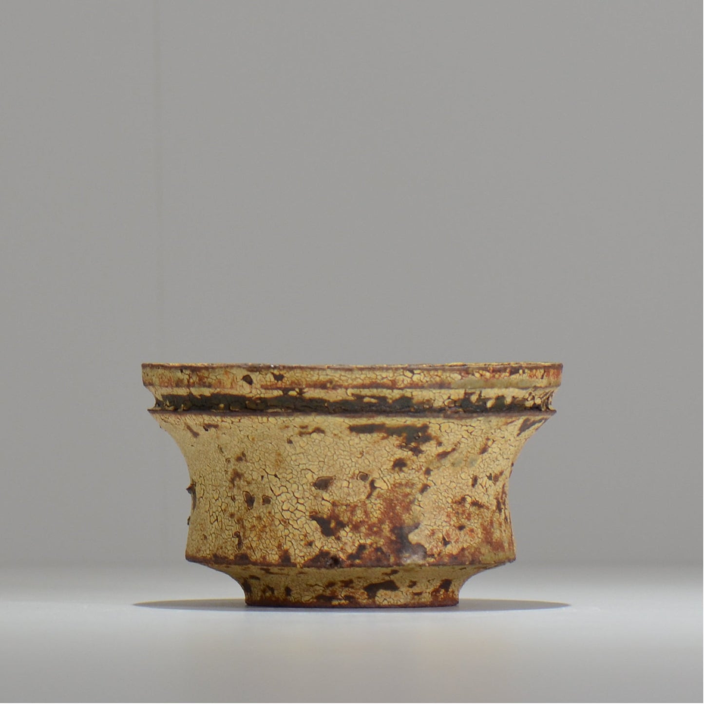 山下太 / ASOBO 罅(ひび)/ 33 / 約 φ13.3cm / 植木鉢