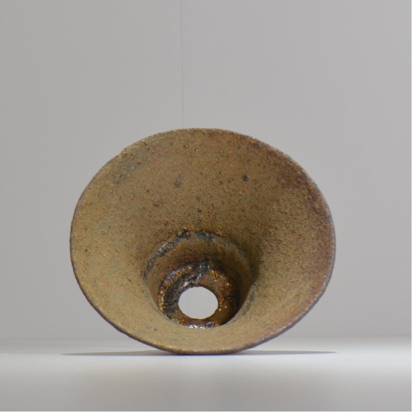 山下太 / ASOBO 罅(ひび)/ 42 / 約 φ17cm / 植木鉢