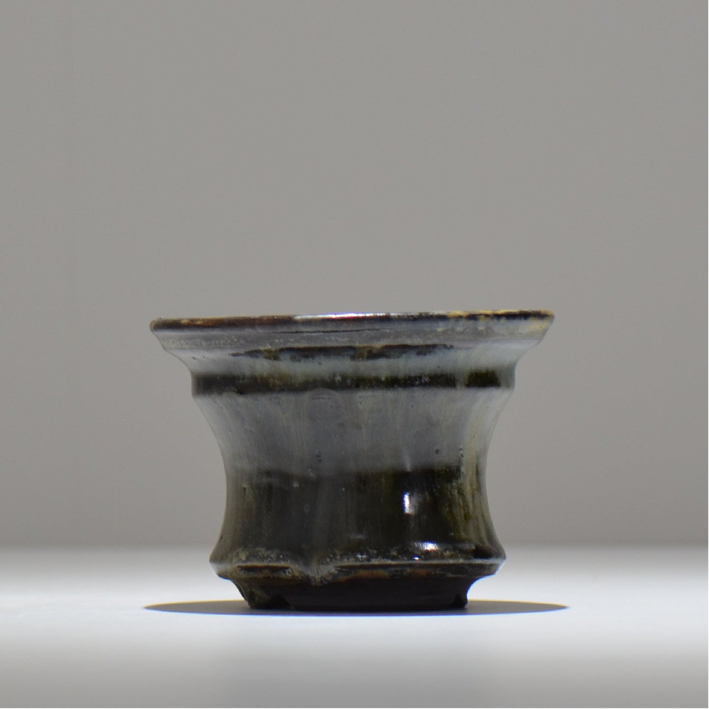 ヒノモトナツミ / 鈍-にび- / hn01_32nibi_m / 約 φ12.3cm / 植木鉢