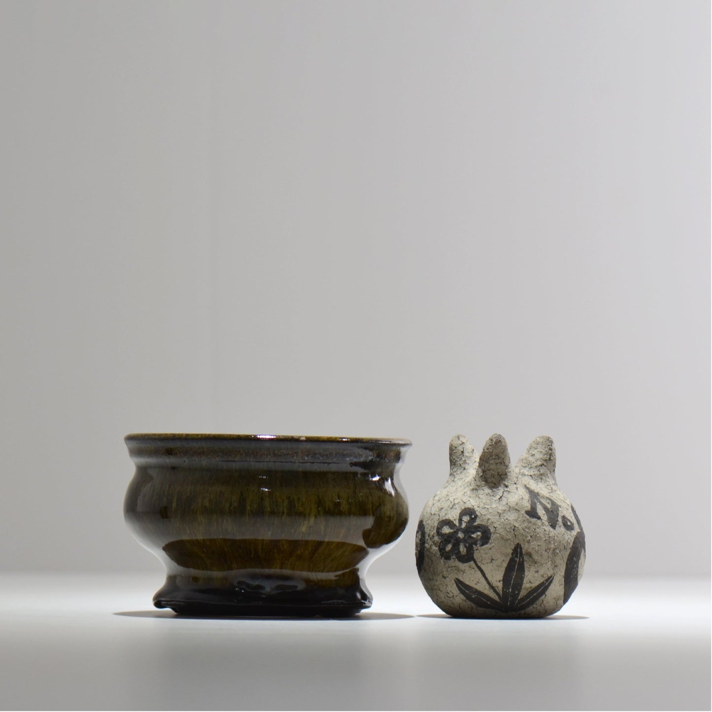 ヒノモトナツミ / 鈍-にび- / hn02_nb10_m / 約φ13cm / 植木鉢