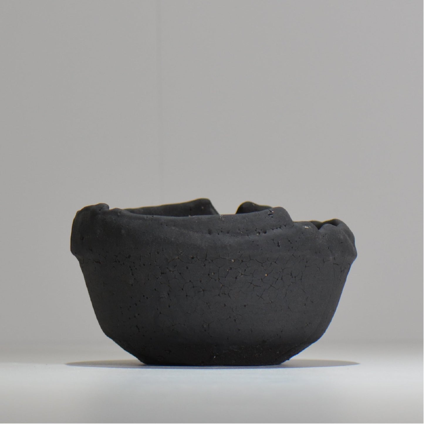 川合牧人 / UROKO POT BLACK / km_urkb06_m / 約φ14cm / 植木鉢