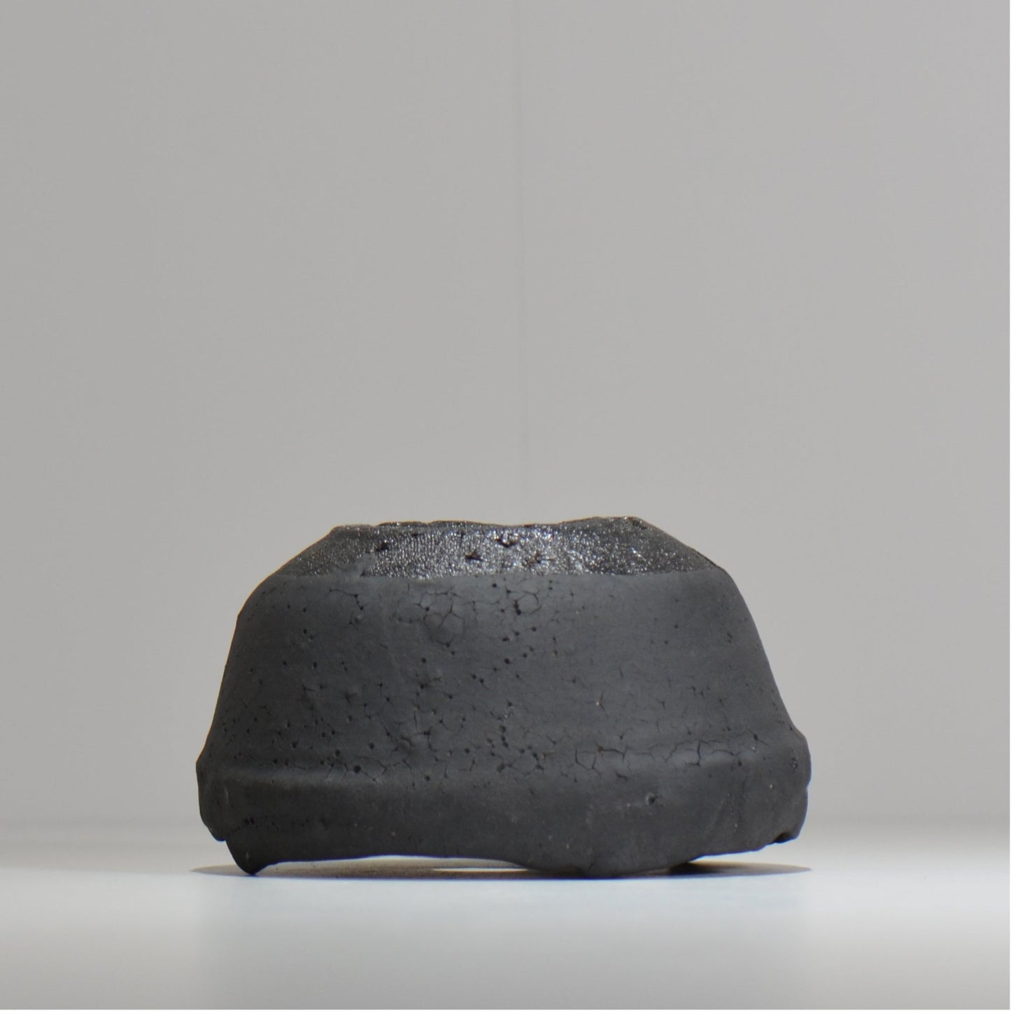 川合牧人 / UROKO POT BLACK / km_urkb06_m / 約φ14cm / 植木鉢