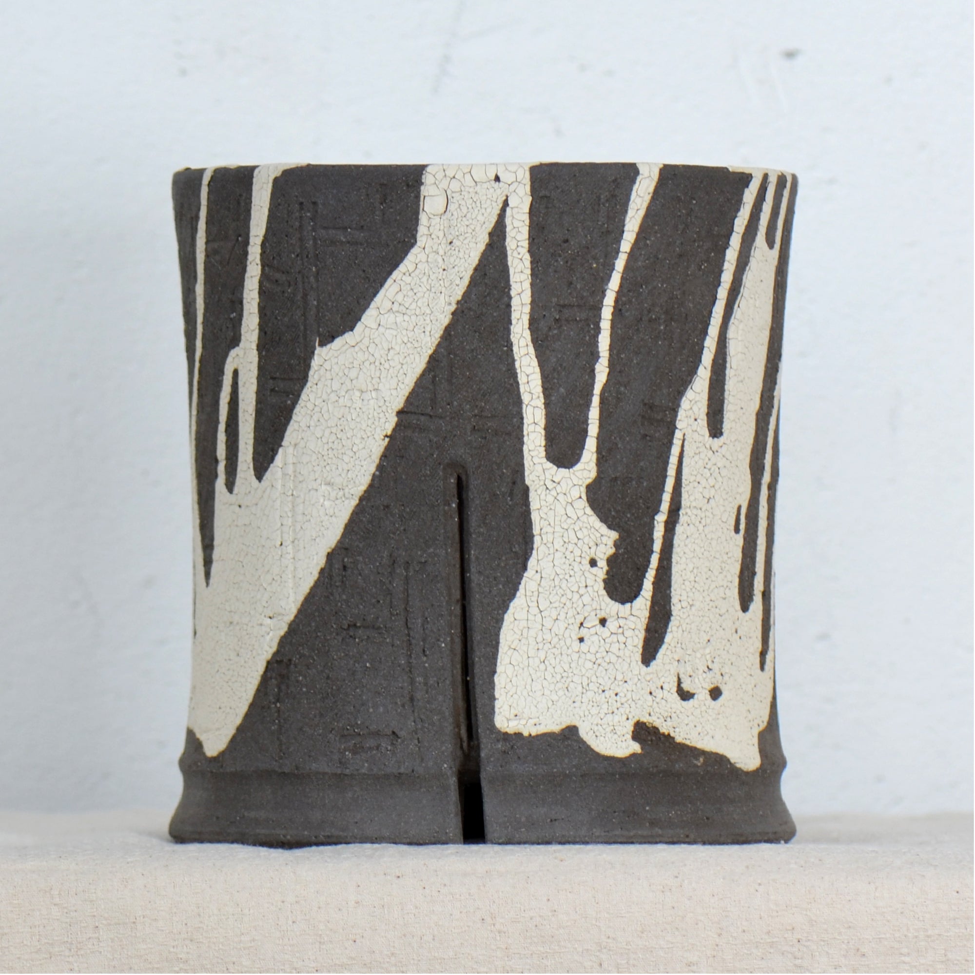 沼野 秀章 / 黒二白 / nh5_bw16_m / 約φ15cm / 植木鉢 – ハチラボ