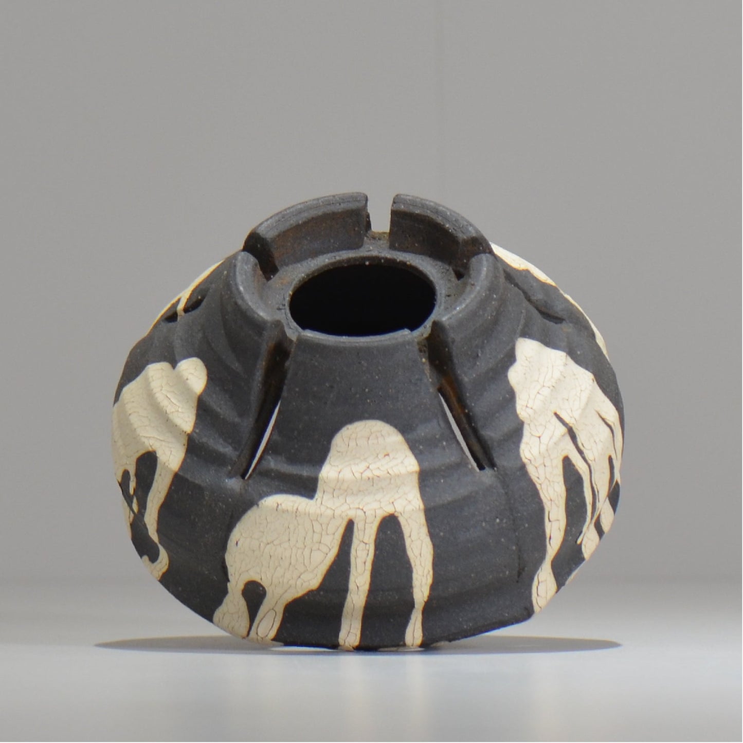 沼野 秀章 / 黒二白 / S / nh_bw04_s/ 約φ12cm / 植木鉢