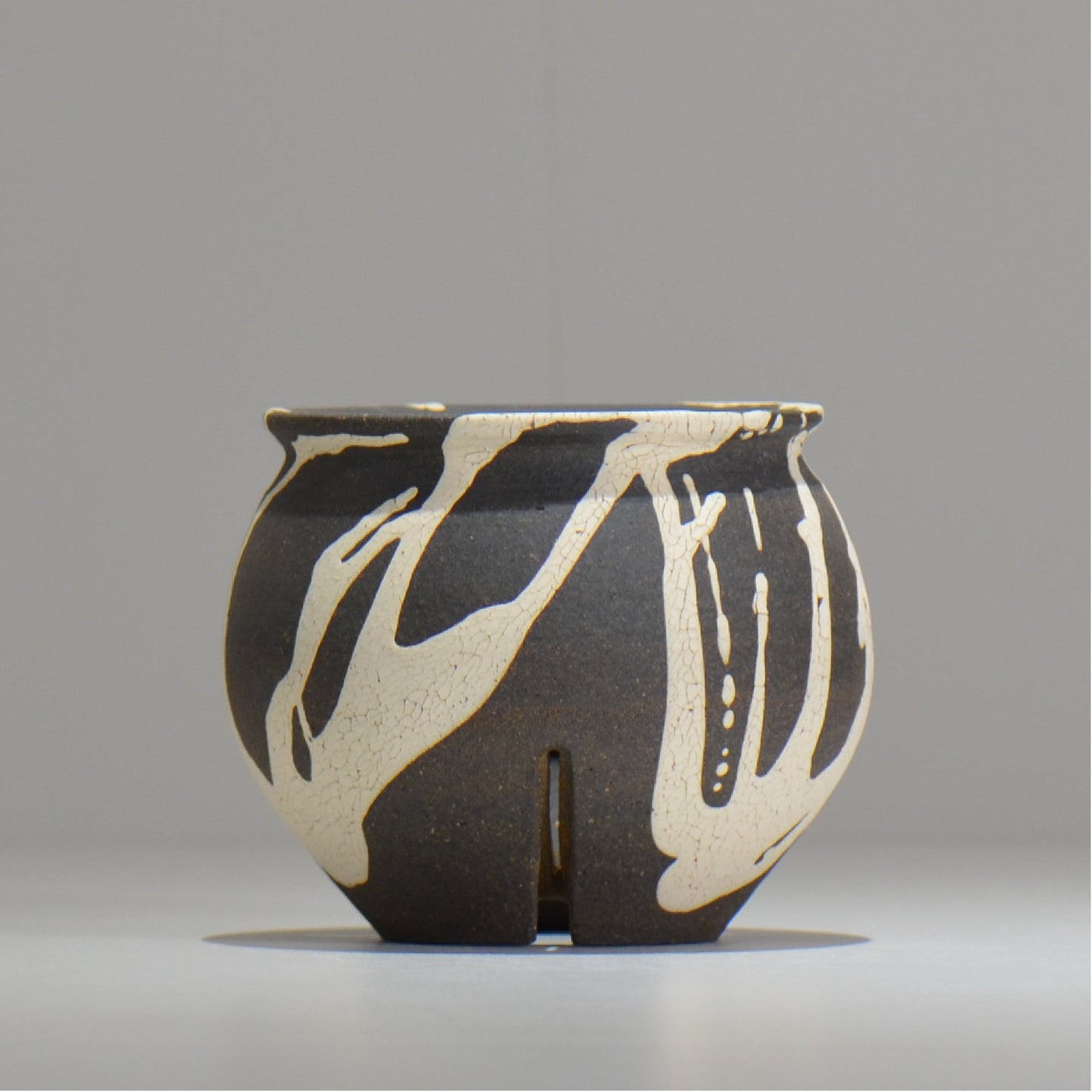 沼野 秀章 / 黒二白 / S / nh_bw06_s / 約φ9.7cm / 植木鉢