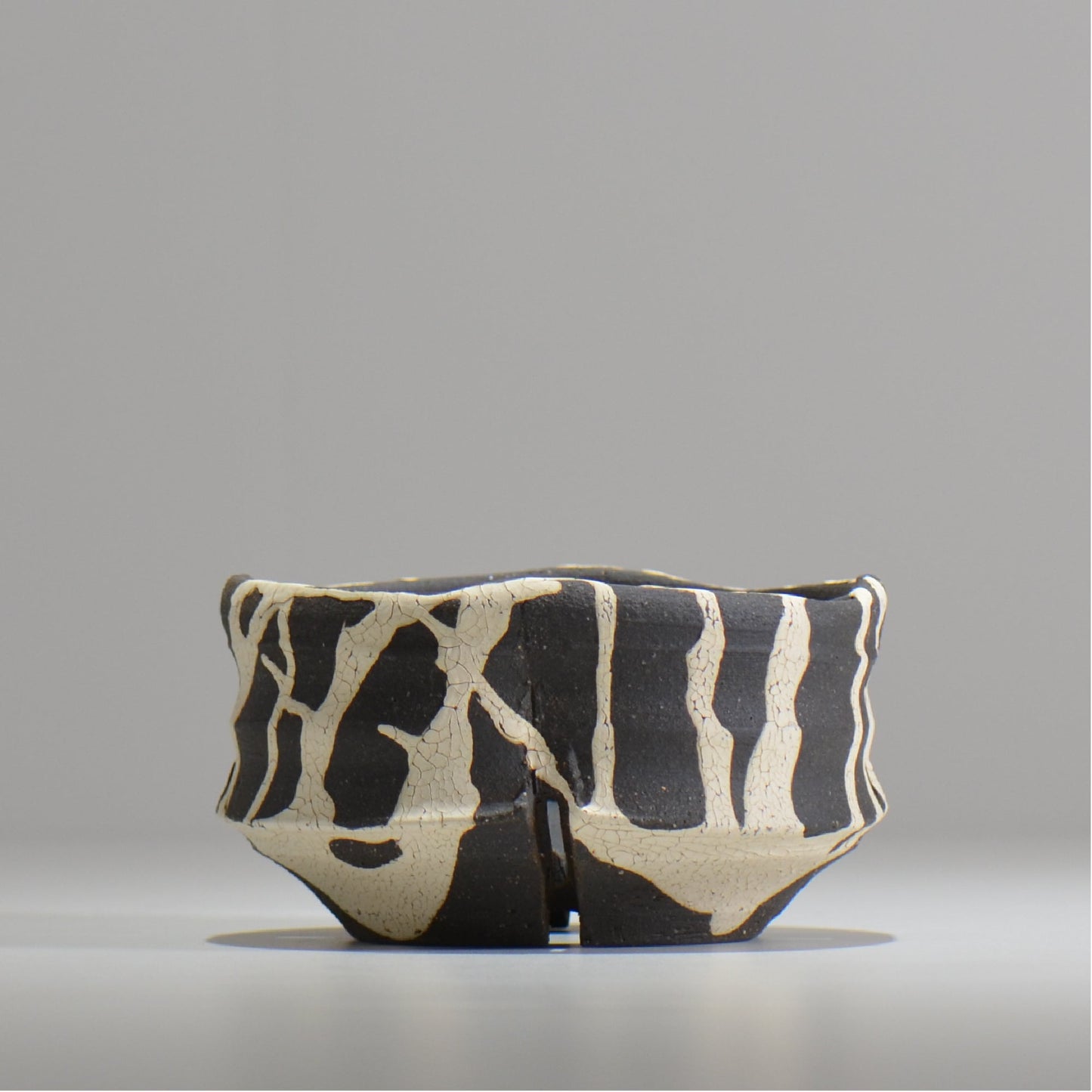 沼野 秀章 / 黒二白 / S / nh_bw11_m / 約φ12.8cm / 植木鉢
