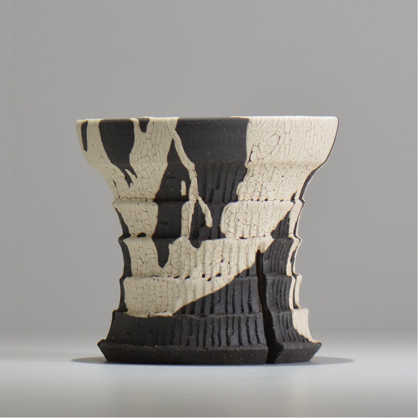 沼野 秀章 / 黒二白 / S / nh_bw19_m / 約φ14.5cm / 植木鉢