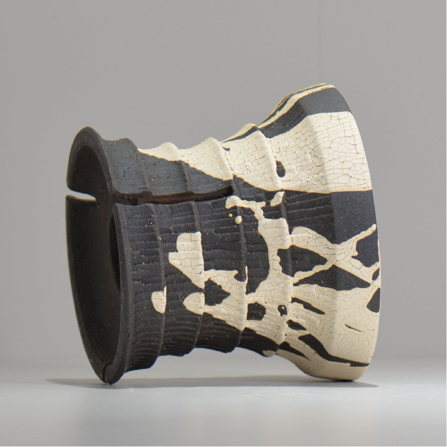 沼野 秀章 / 黒二白 / S / nh_bw20_l / 約φ15.7cm / 植木鉢