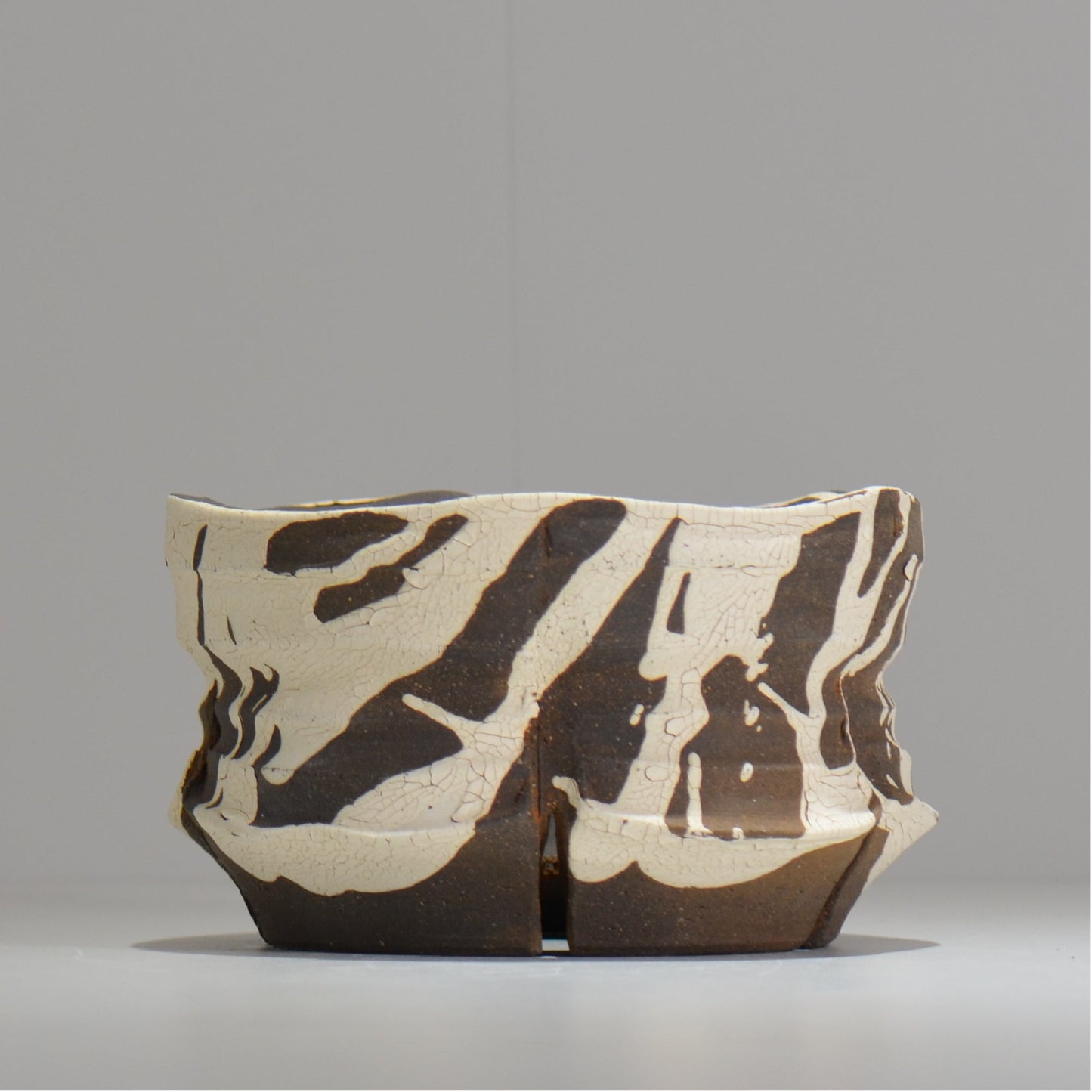 沼野 秀章 / 黒二白 / S / nh_bw21_l / 約φ17.8cm / 植木鉢