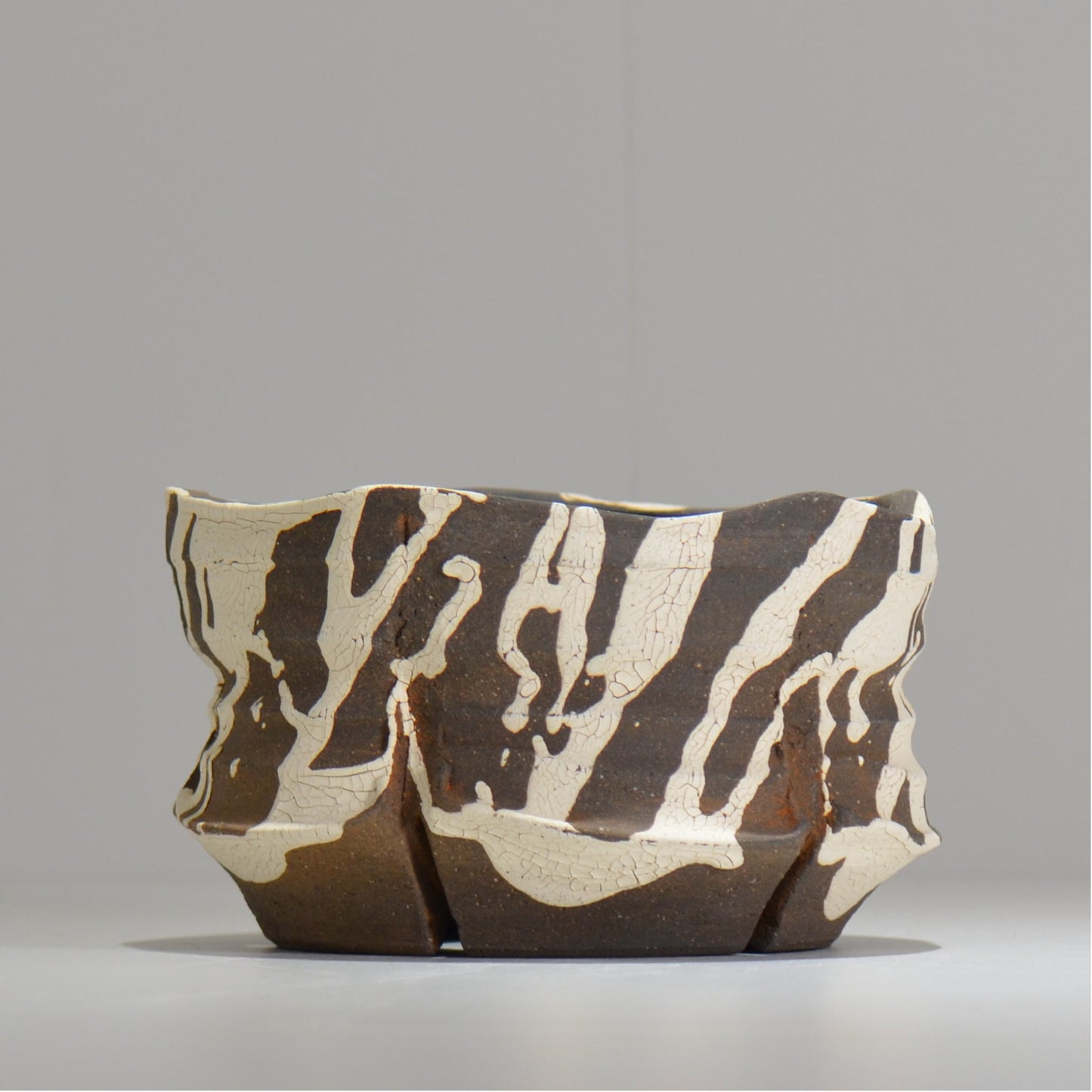 沼野 秀章 / 黒二白 / S / nh_bw21_l / 約φ17.8cm / 植木鉢