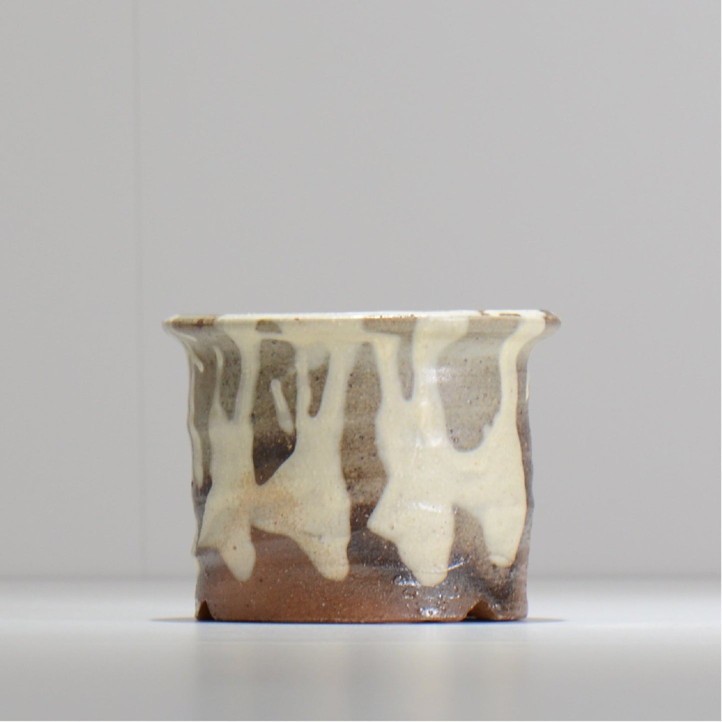 須釜 優子 / 伊賀白がけ 鉢 / su03_01_s / 約 φ11cm / 植木鉢