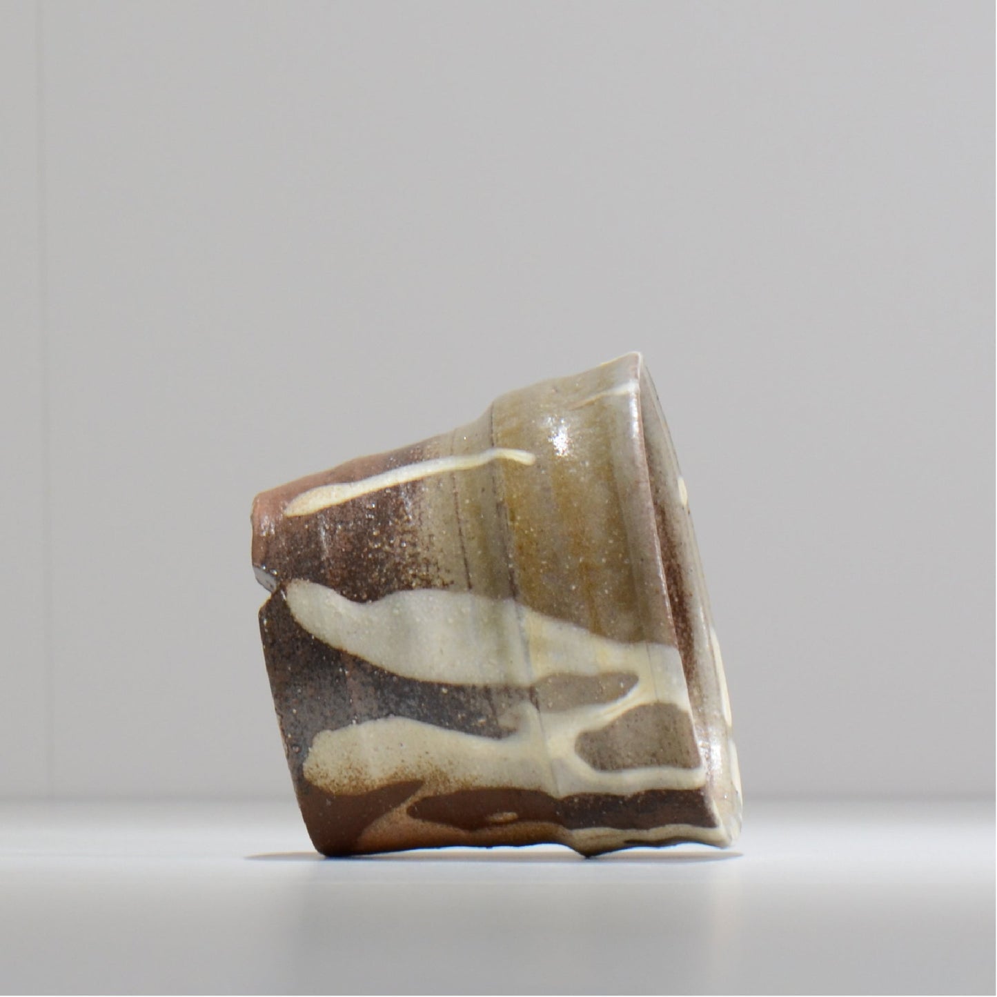 須釜 優子 / 伊賀白がけ 鉢 / su03_02_s / 約 φ10.8cm / 植木鉢