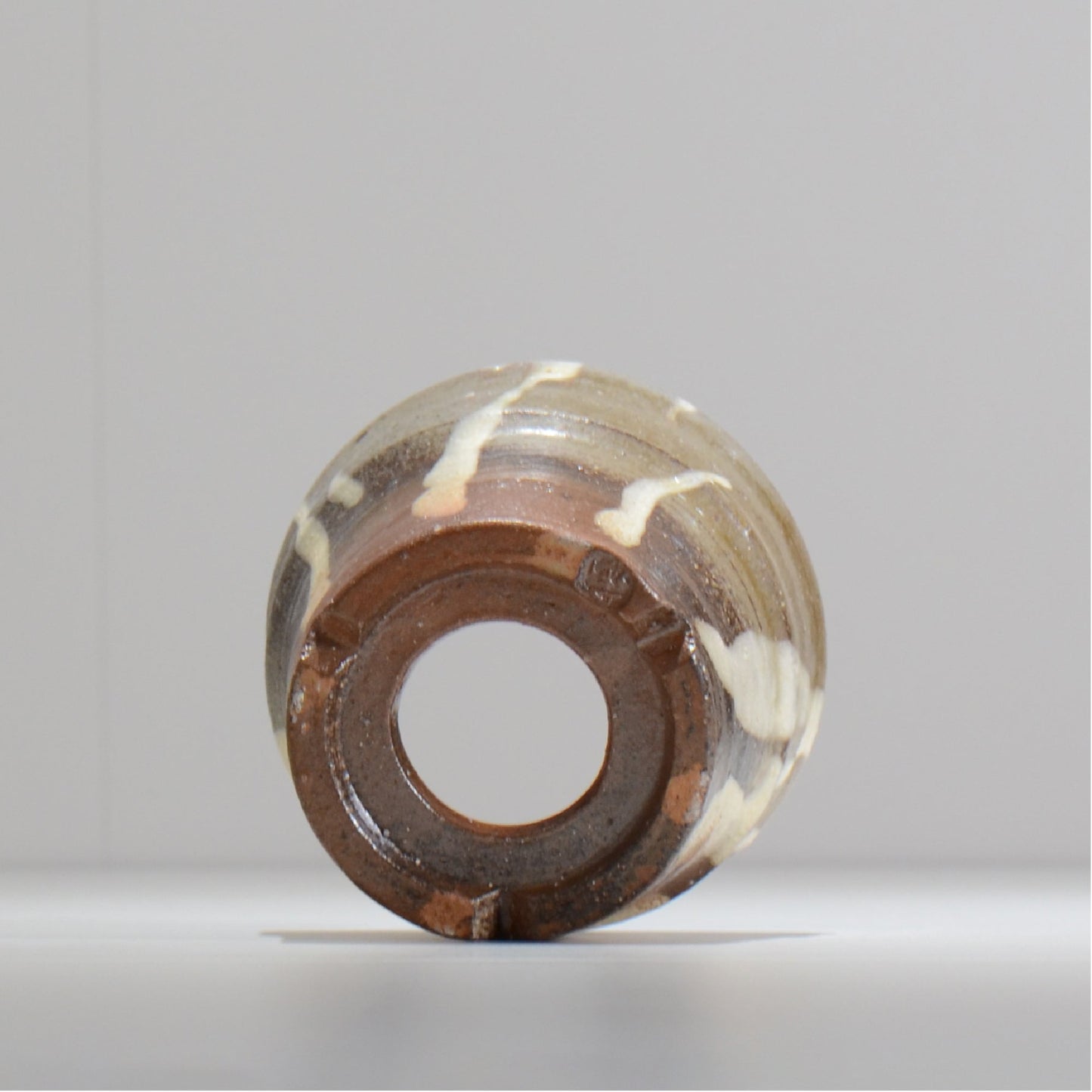 須釜 優子 / 伊賀白がけ 鉢 / su03_02_s / 約 φ10.8cm / 植木鉢