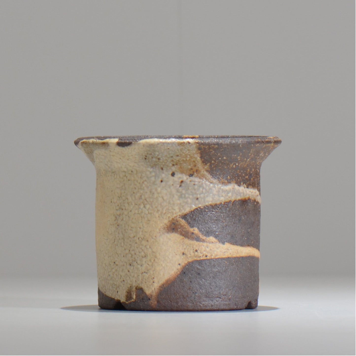 須釜 優子 / 伊賀白がけ鉢 / sy04_05_s / 約 φ12cm / 植木鉢