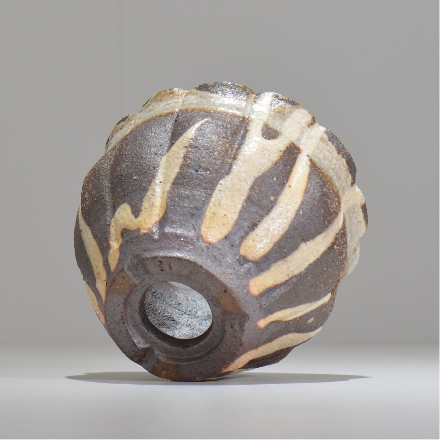 須釜 優子 / 伊賀白がけ輪花鉢 / sy04_06_m / 約 φ14cm / 植木鉢