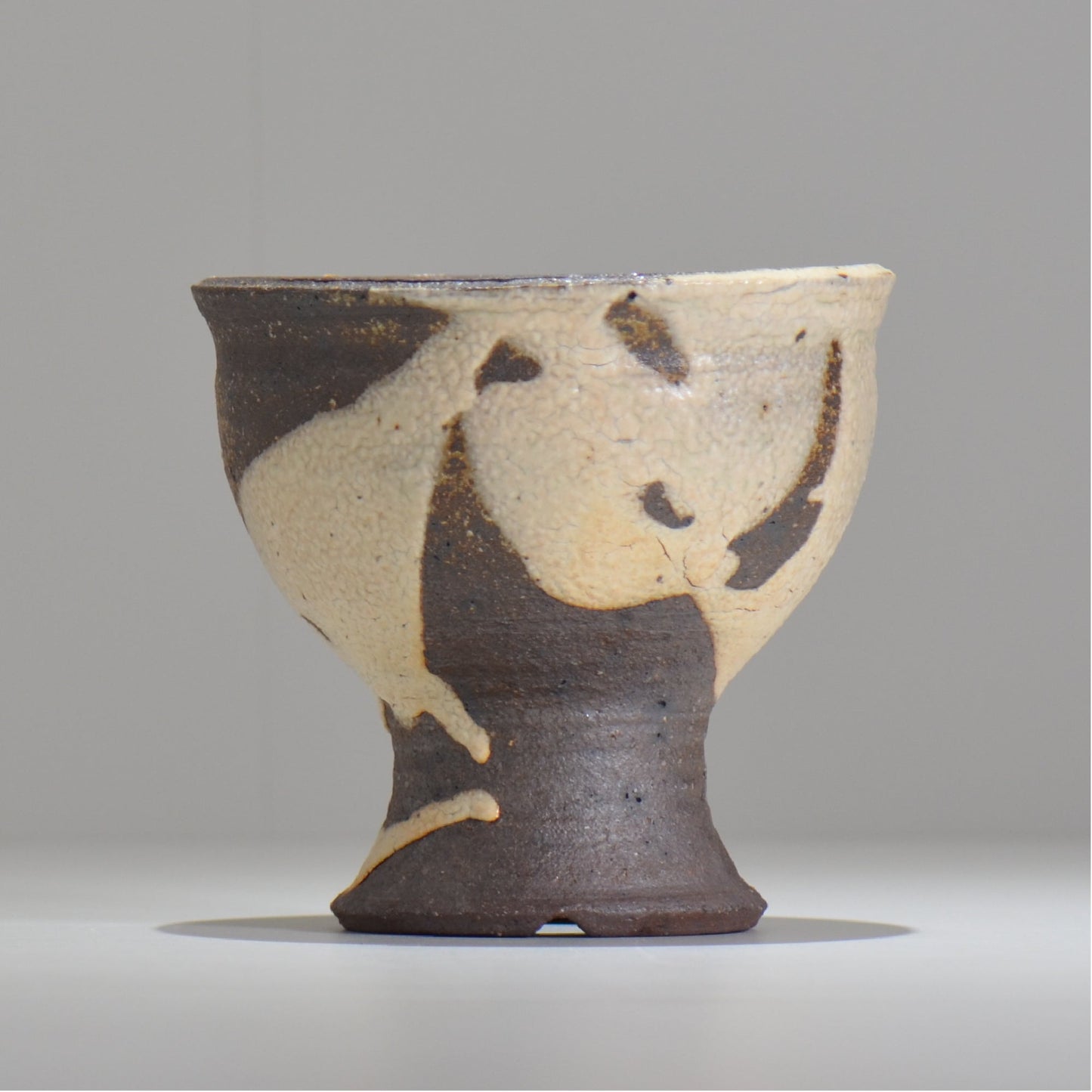 須釜 優子 / 伊賀白がけ鉢 / sy04_07_m / 約 φ15cm / 植木鉢