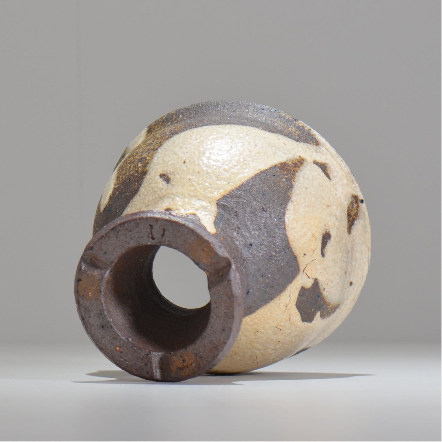 須釜 優子 / 伊賀白がけ鉢 / sy04_07_m / 約 φ15cm / 植木鉢