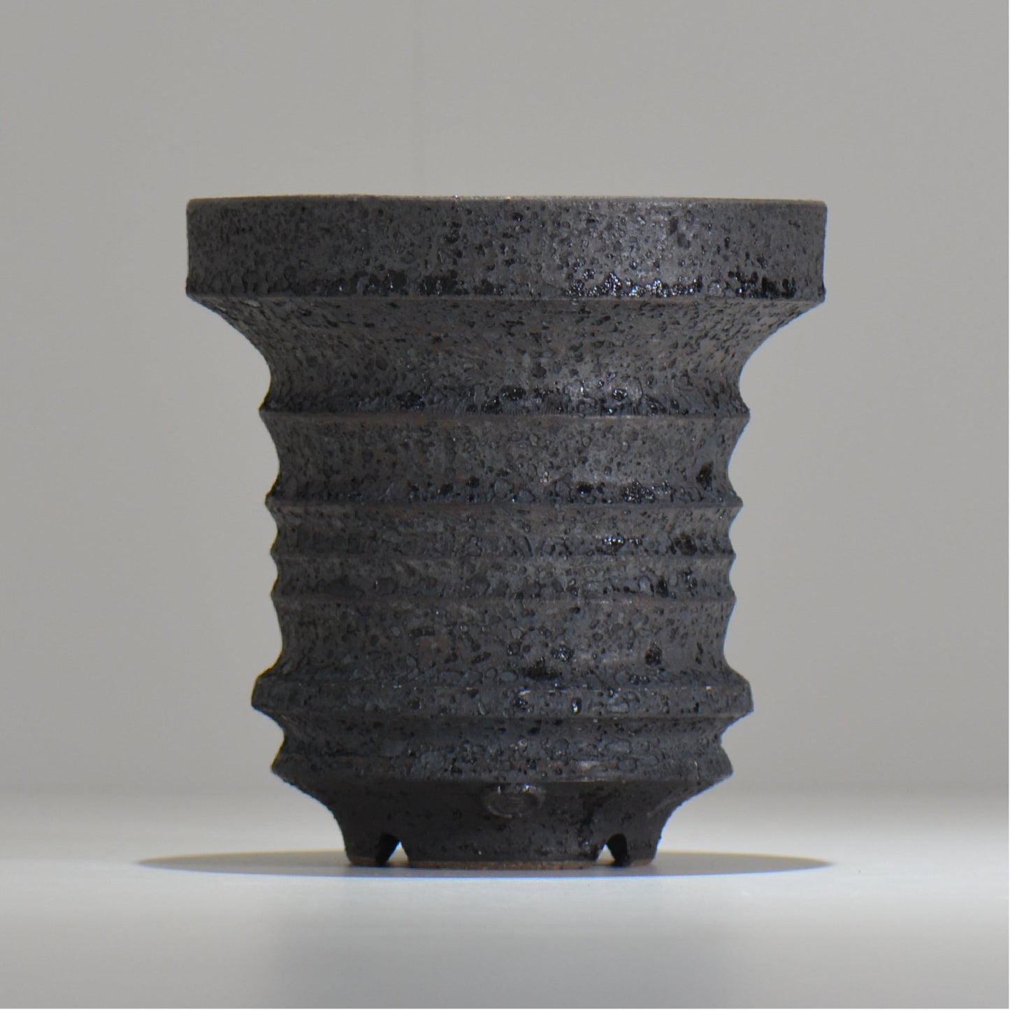 陶房Kibi / ジェットブラック/ tk_jb01_m / 約 φ14.8cm / 植木鉢
