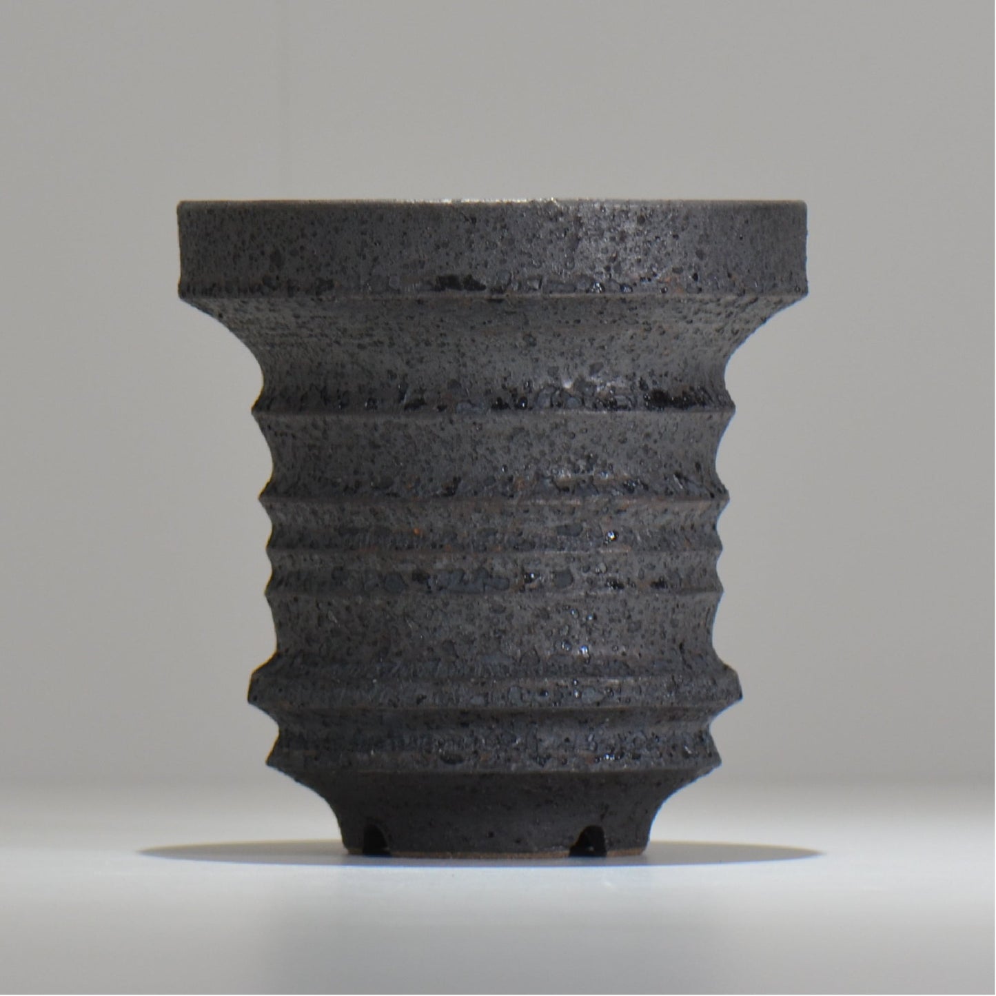 陶房Kibi / ジェットブラック/ tk_jb01_m / 約 φ14.8cm / 植木鉢