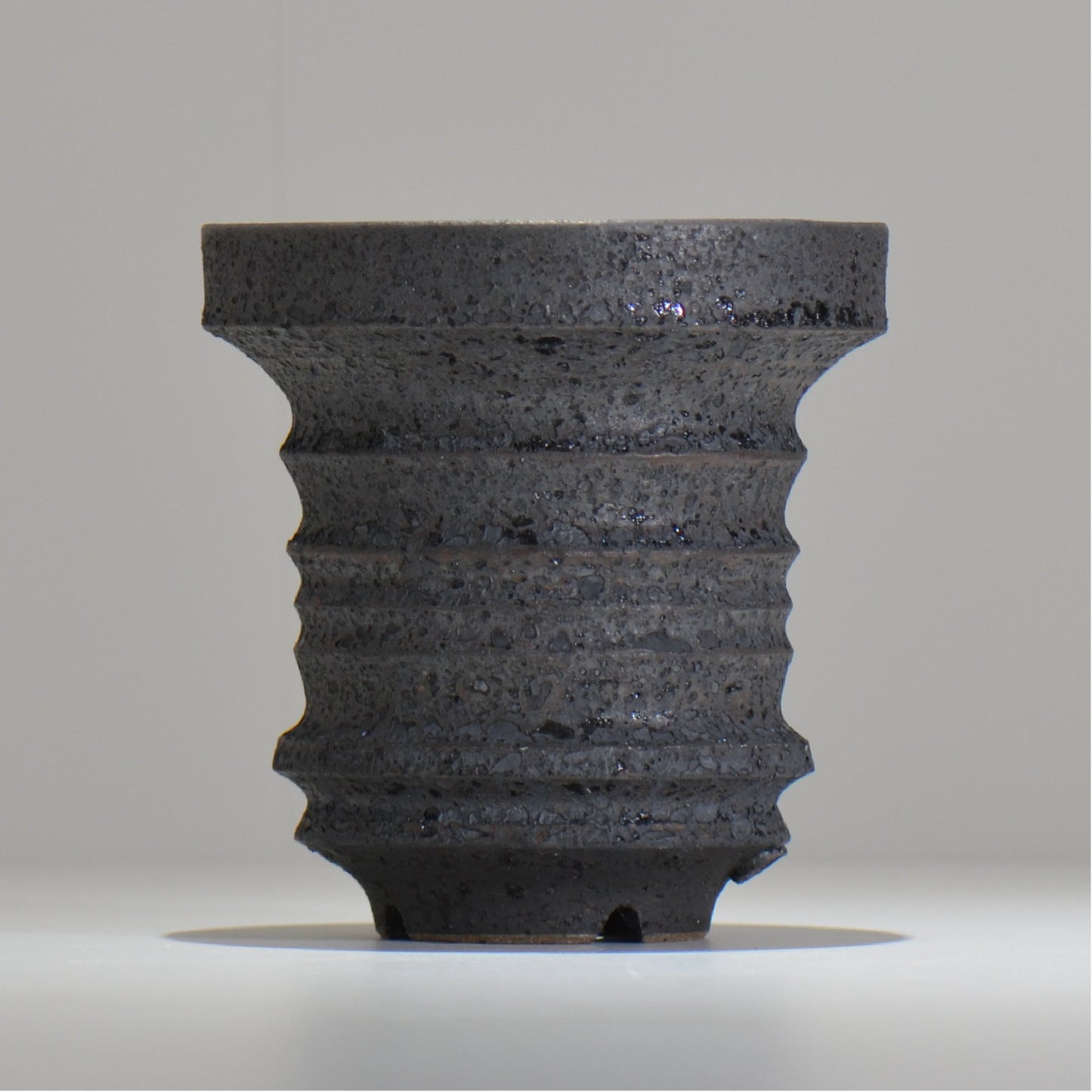 陶房Kibi / ジェットブラック/ tk_jb01_m / 約 φ14.8cm / 植木鉢