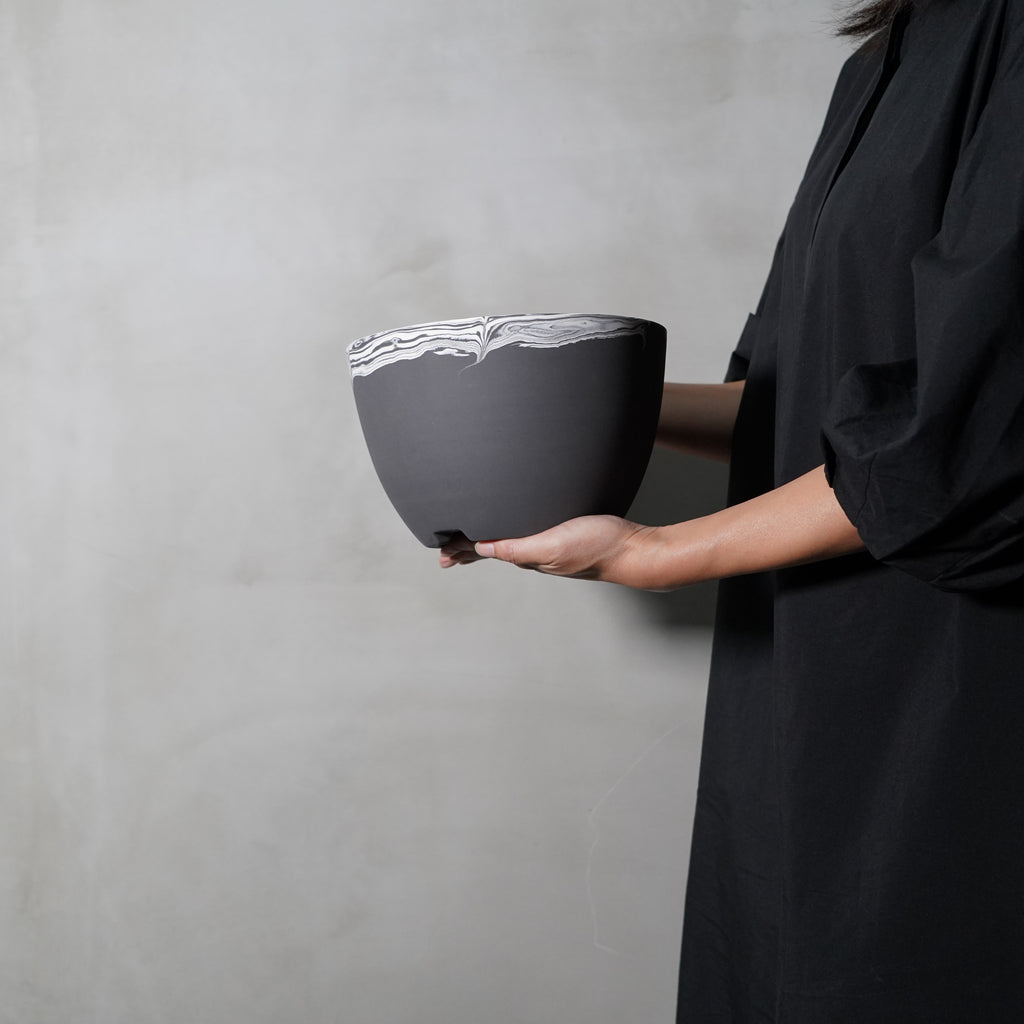 21.山本真郎 / 黒仙  / kokusen_01_big  / 大鉢 / 約 φ21cm / 植木鉢