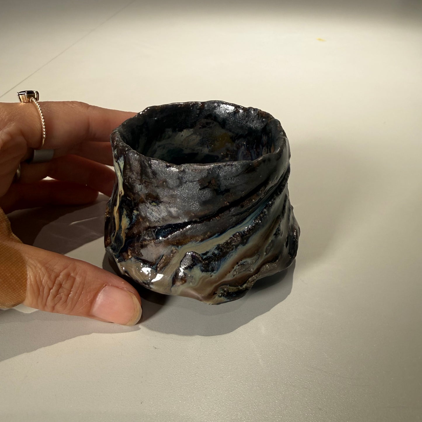 木村 貴史 / 黒泥彩白釉ぐい呑 /kt_07