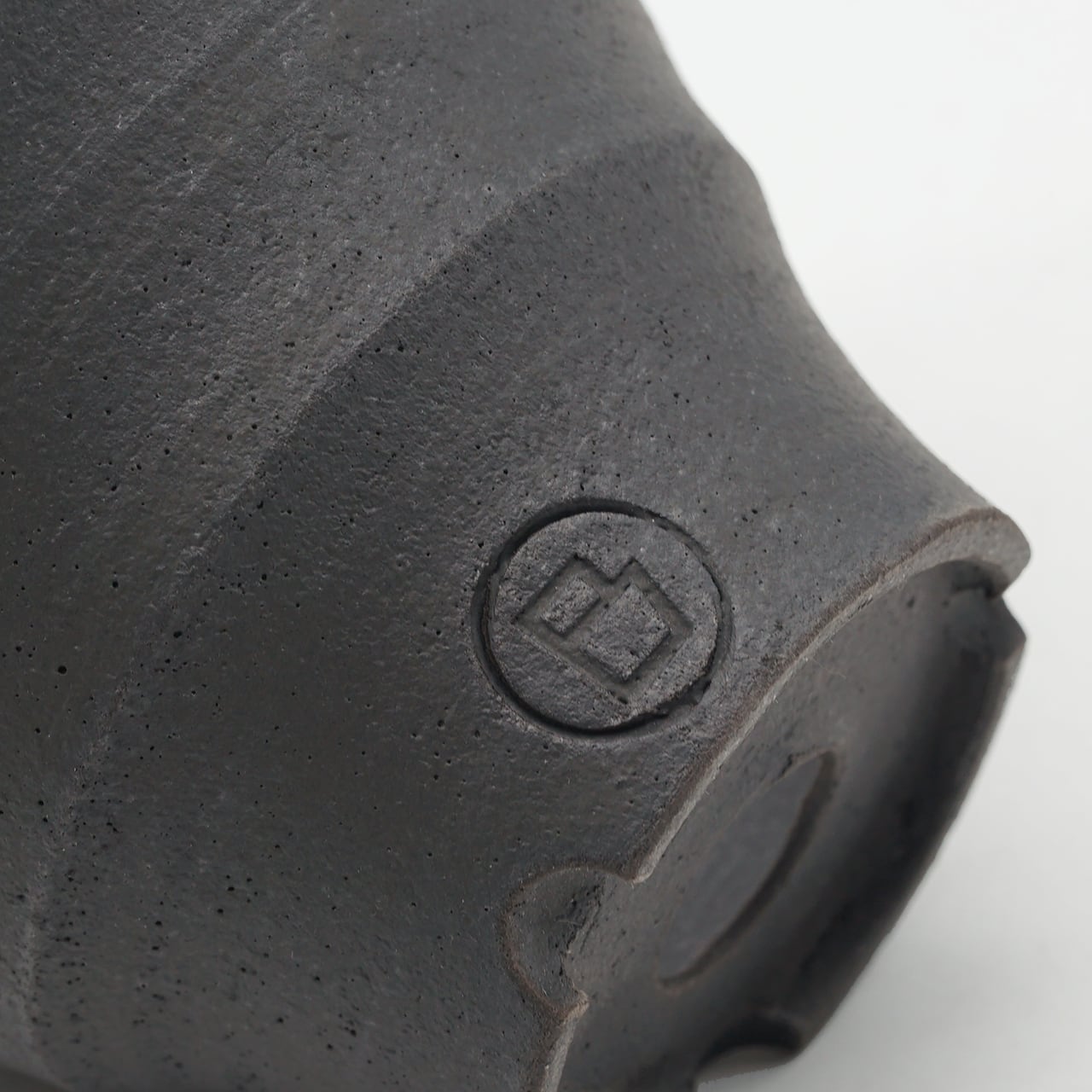 YATAGARASU / 安善 BKM 07 / 約 φ10.5cm / 植木鉢