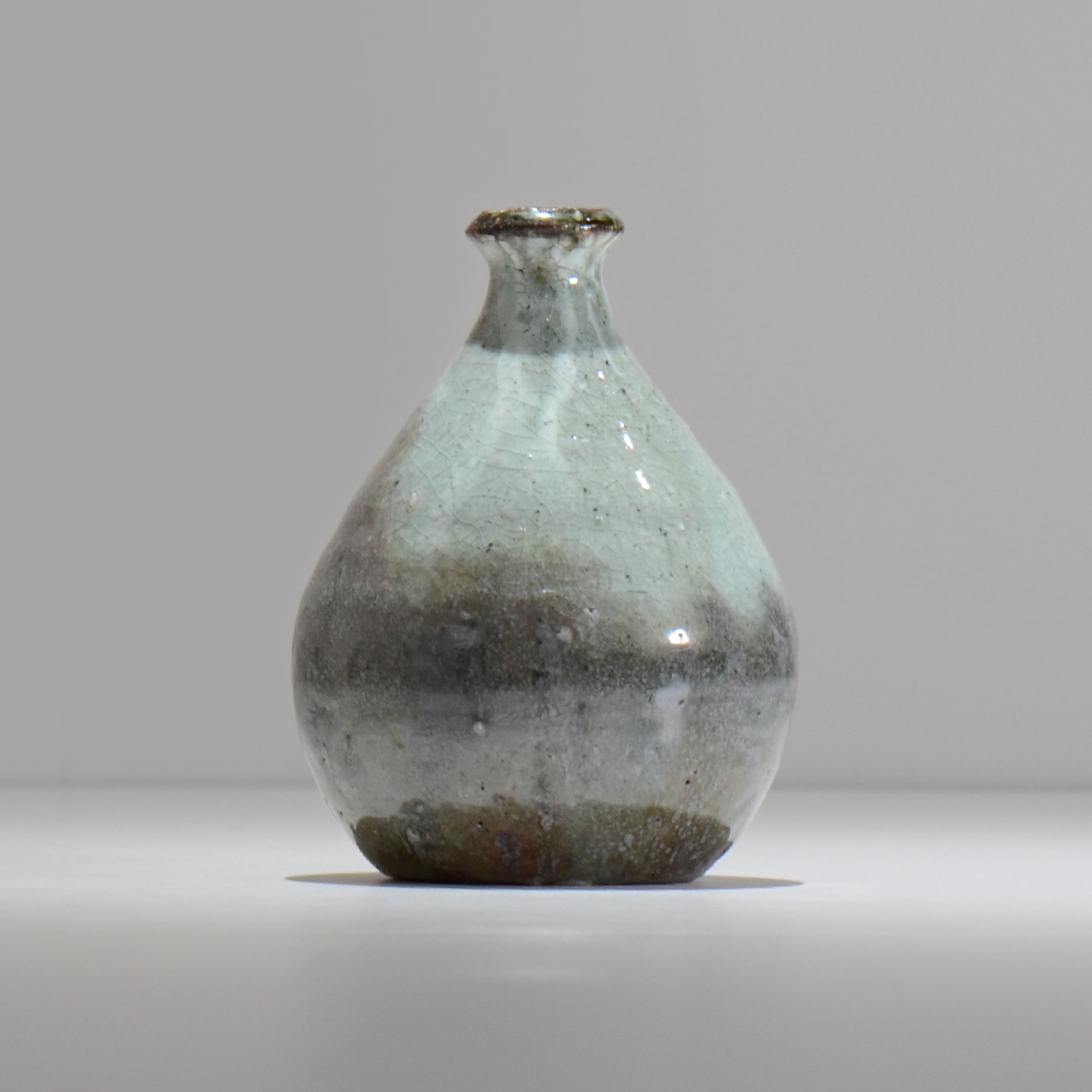 須釜 優子 / 伊賀白炭 一輪挿し / su03_ichi01_s  / 約 φ9.7cm / 花瓶