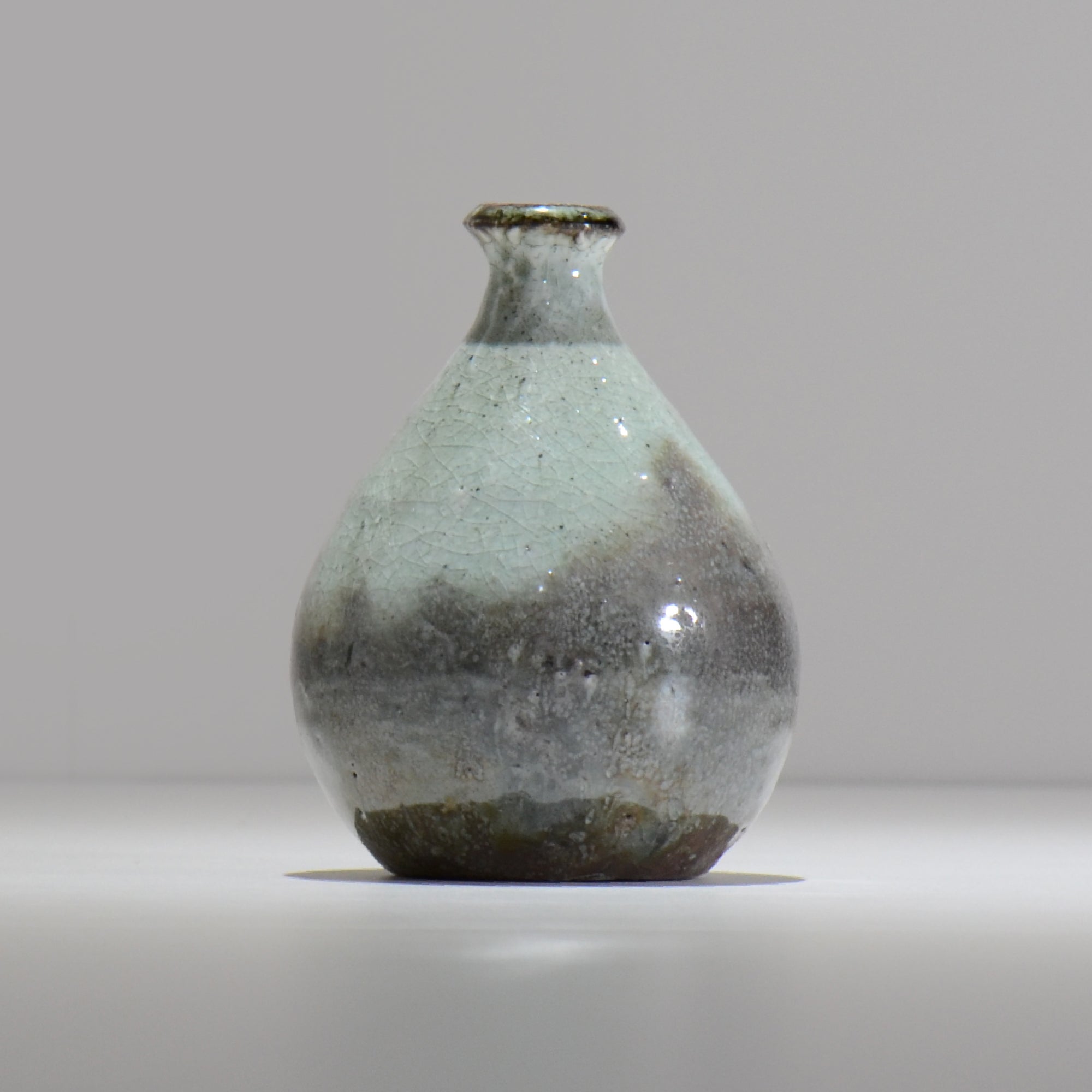 須釜 優子 / 伊賀白炭 一輪挿し / su03_ichi01_s  / 約 φ9.7cm / 花瓶