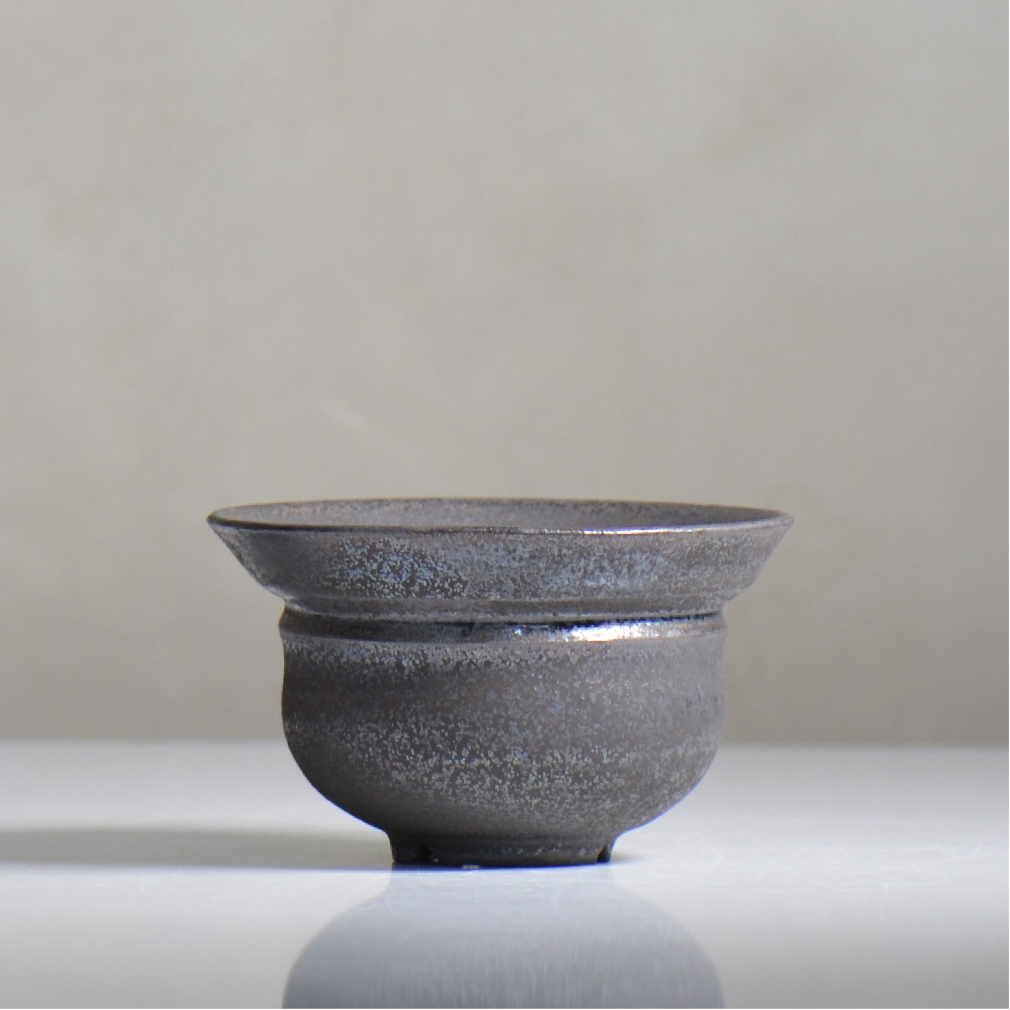 三ッ鉢 YATAGARASU / No.8 Type A 004/ M / 約 φ12cm / 植木鉢 – ハチラボ