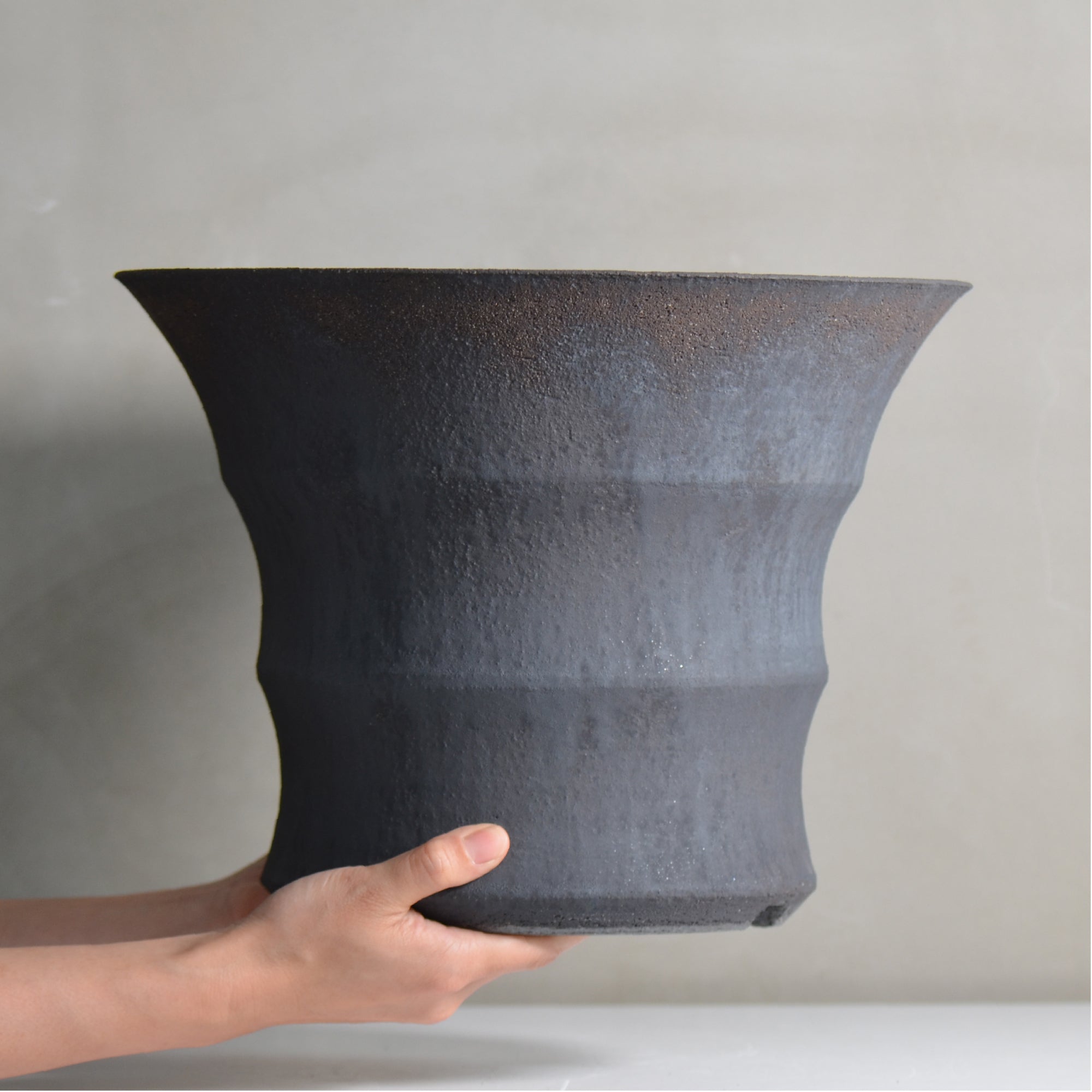 YATAGARASU / BIG 008 / 大鉢 / 約 φ32.5cm / 植木鉢 – ハチラボ