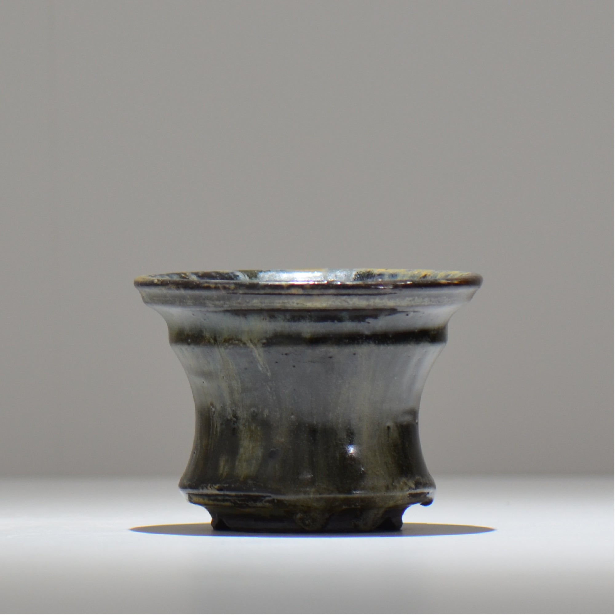 ヒノモトナツミ / 鈍-にび- / hn01_32nibi_m /  約 φ12.3cm / 植木鉢