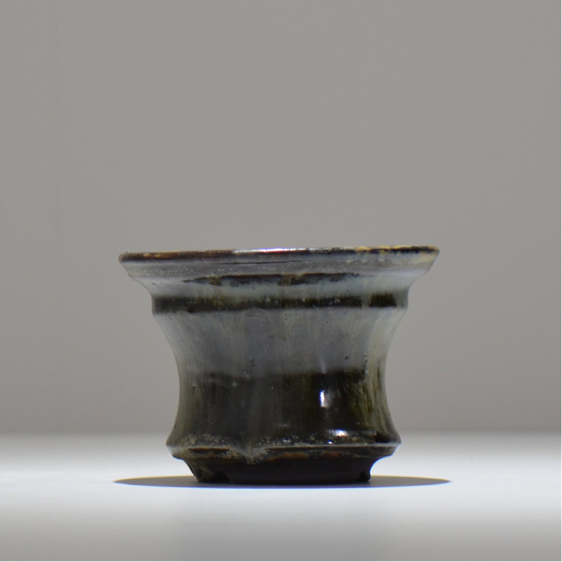 ヒノモトナツミ / 鈍-にび- / hn01_32nibi_m /  約 φ12.3cm / 植木鉢