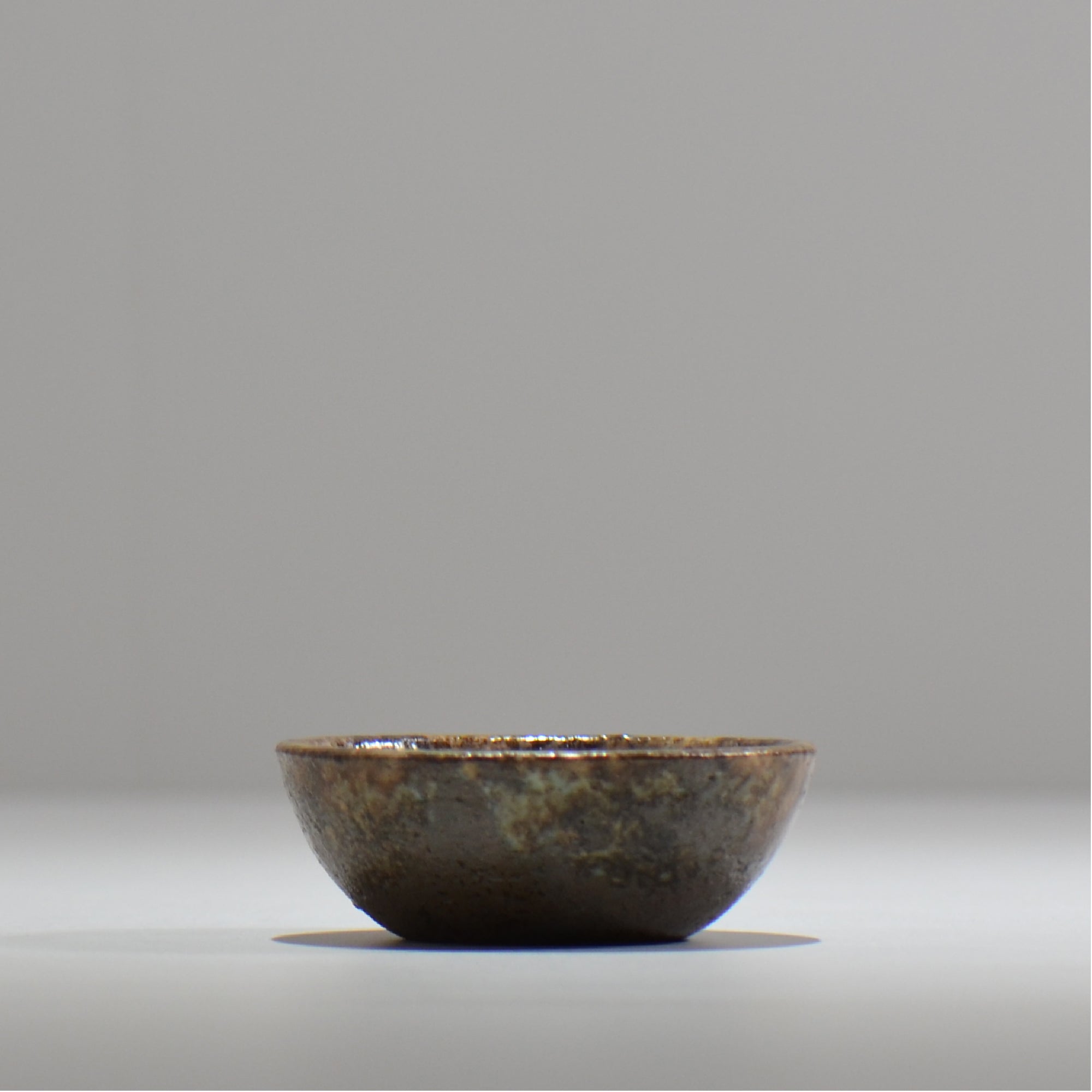 ヒノモトナツミ / 鈍-にび- / hn01_03nibi_xs /  約 φ8.5cm / 苔玉皿