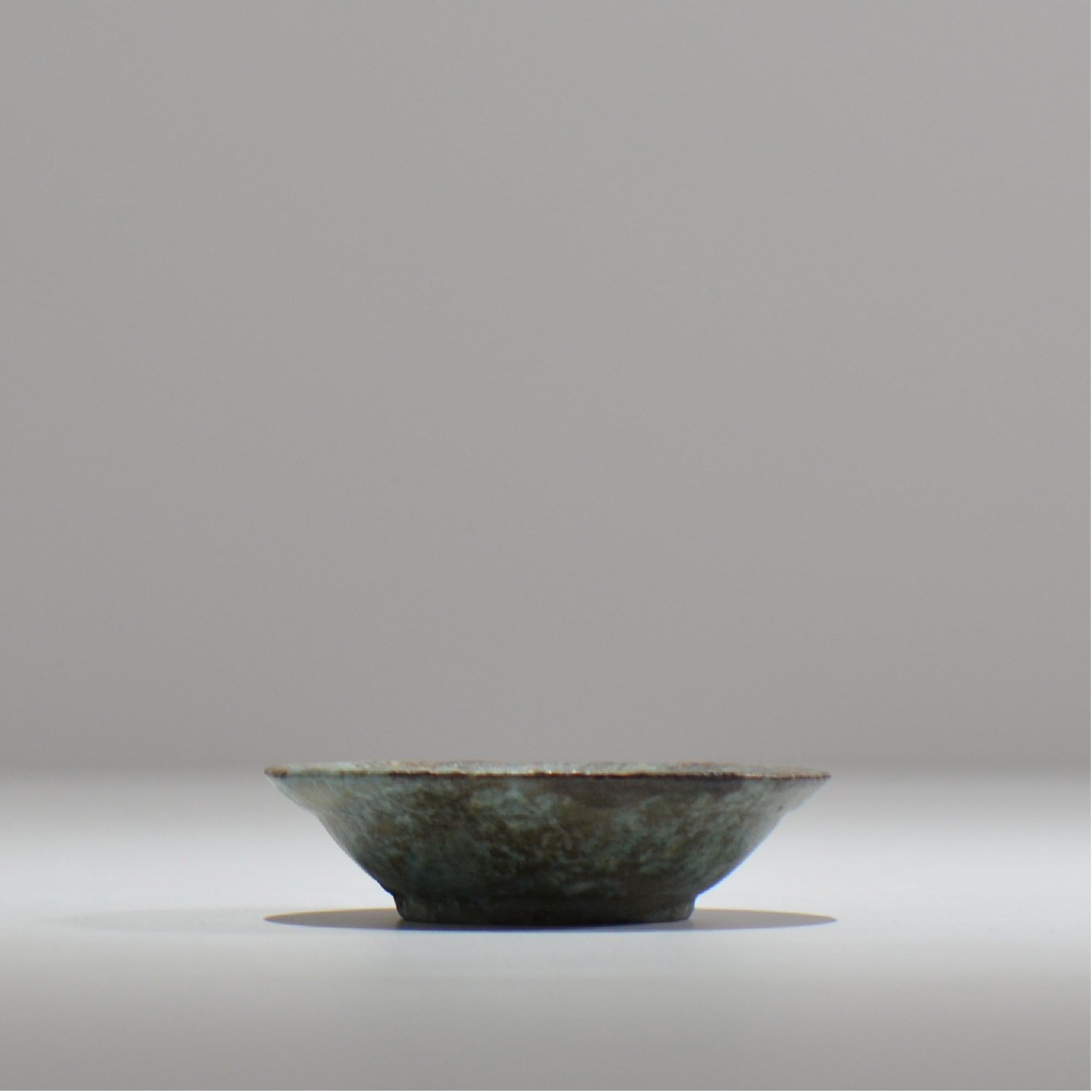 ヒノモトナツミ / 鈍-にび- / hn01_07nibi_s /  約 φ9cm / 苔玉皿