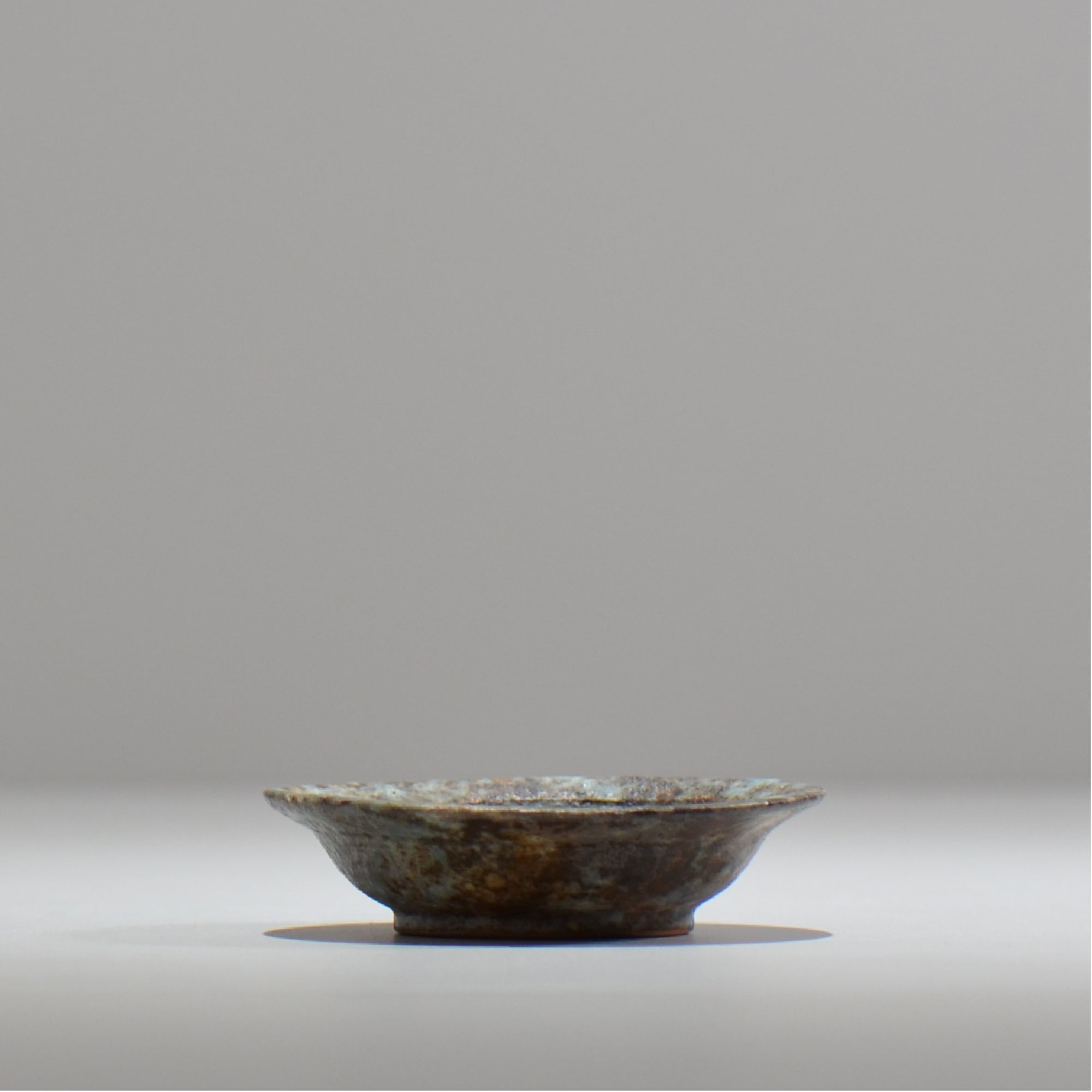 ヒノモトナツミ / 鈍-にび- / hn01_09nibi_s /  約 φ9cm / 苔玉皿