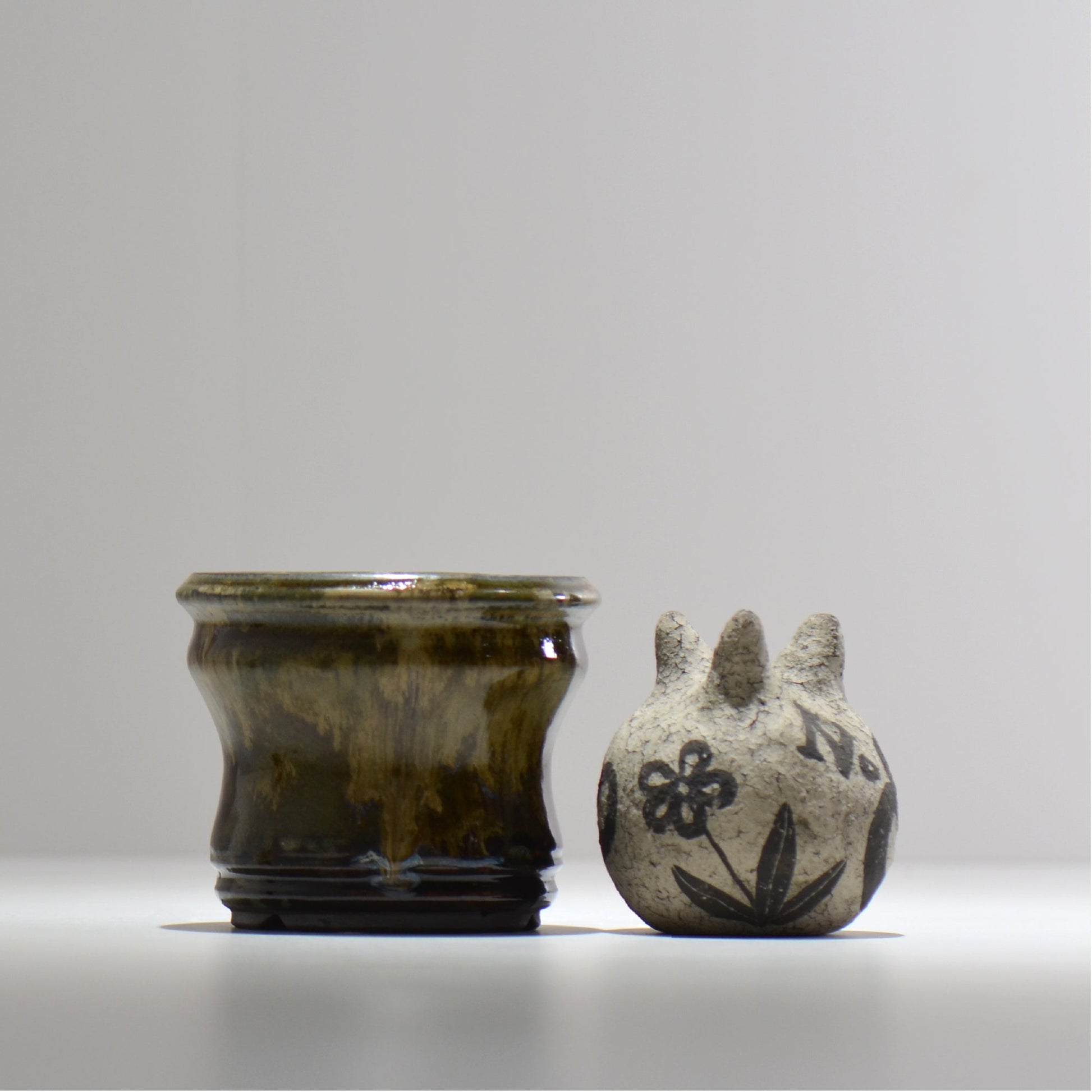 ヒノモトナツミ / 鈍-にび- / hn02_nb04_s / 約φ10.7cm / 植木鉢
