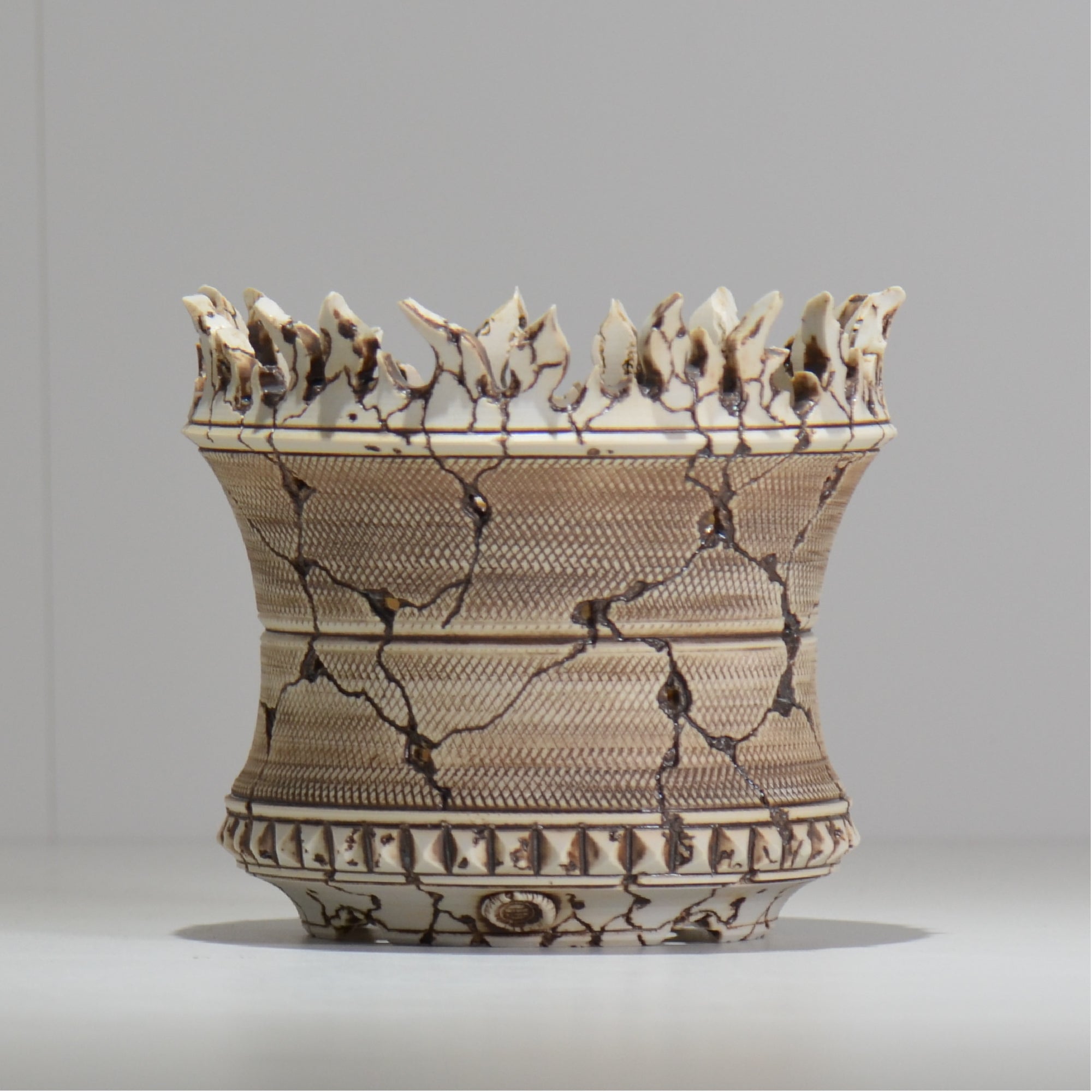 陶房Kibi / Flames var.devastating
/ itk1_fr01_l / 約 φ15.5cm / 植木鉢