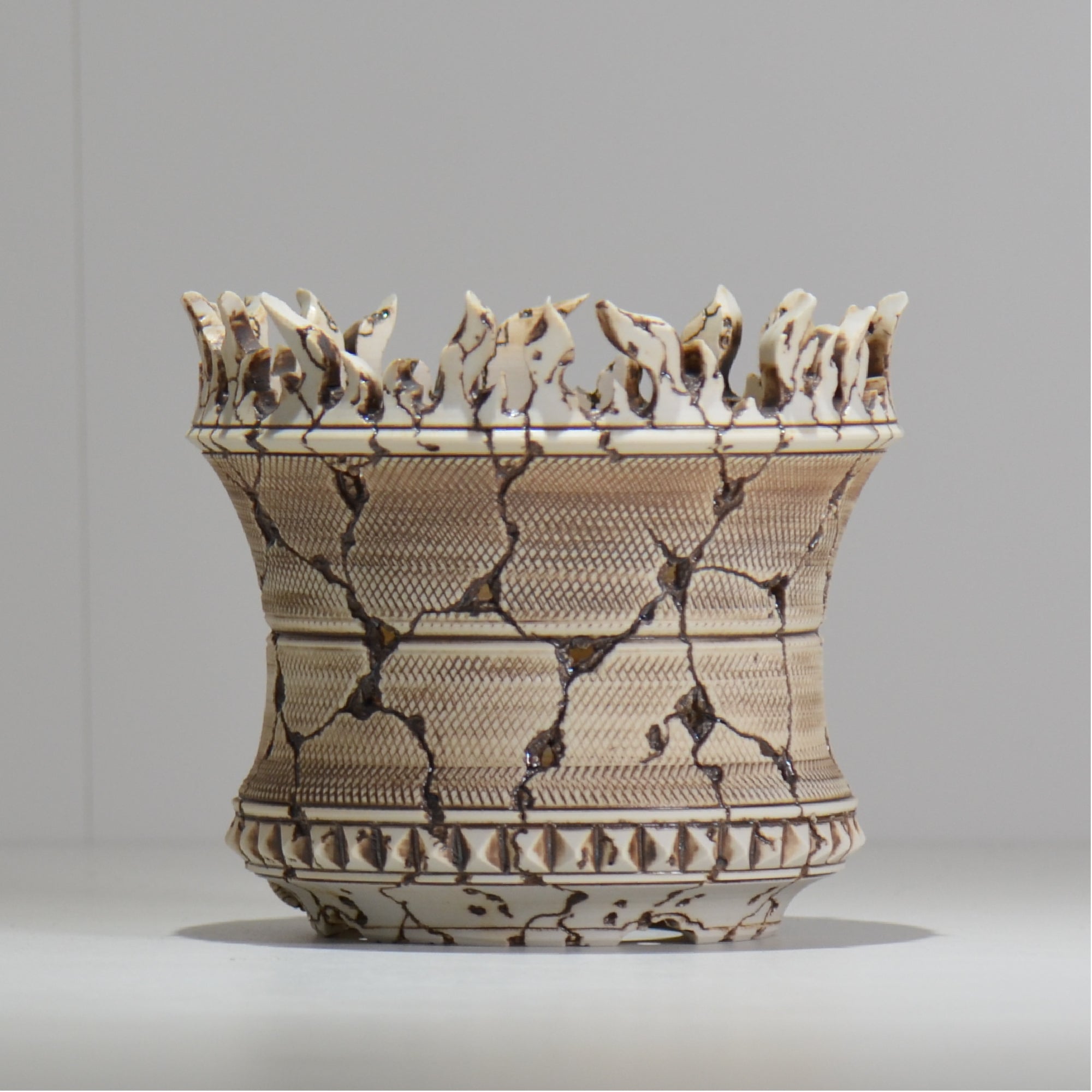 陶房Kibi / Flames var.devastating
/ itk1_fr01_l / 約 φ15.5cm / 植木鉢