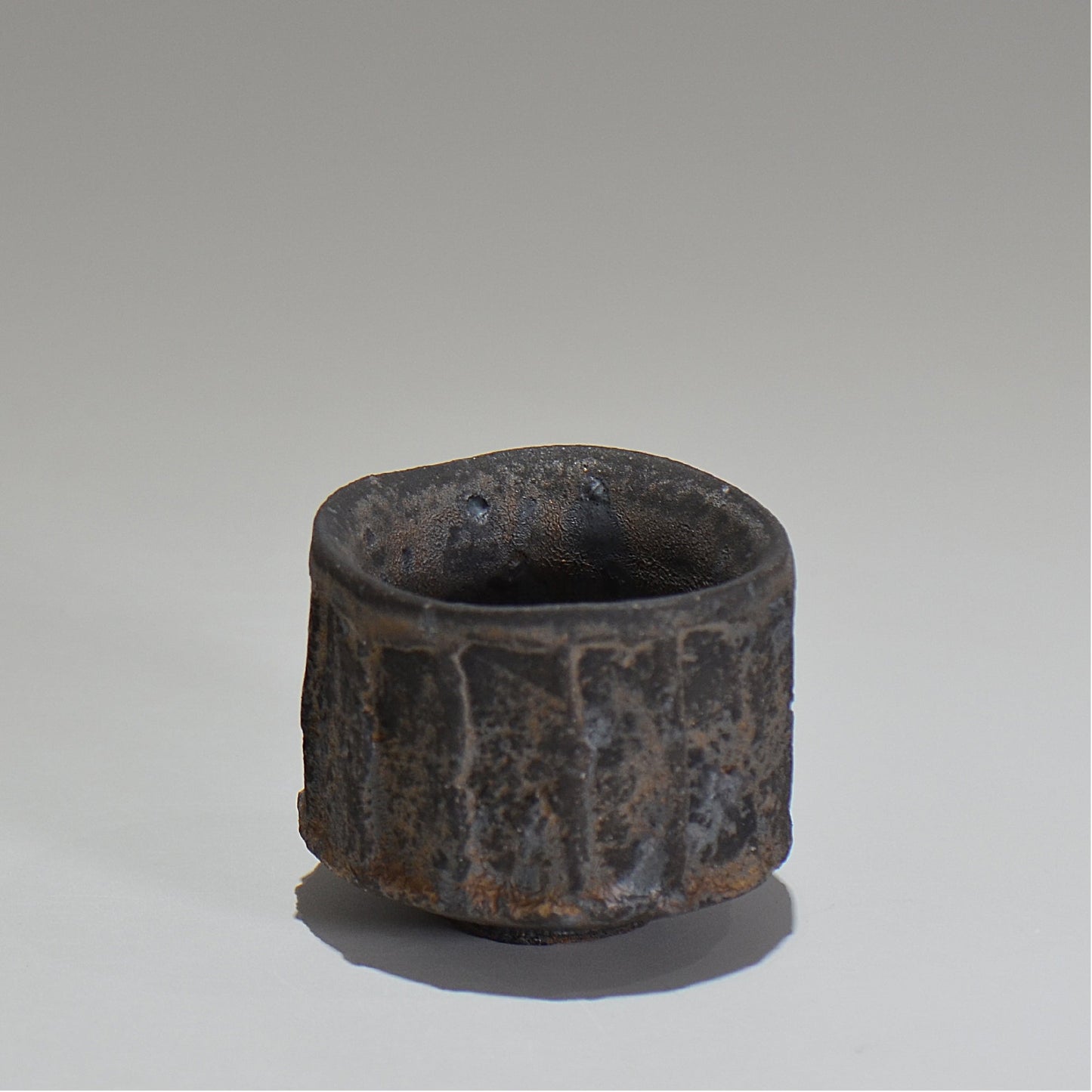 菊地元野 / マンガン釉 ぐい呑み / kg_05